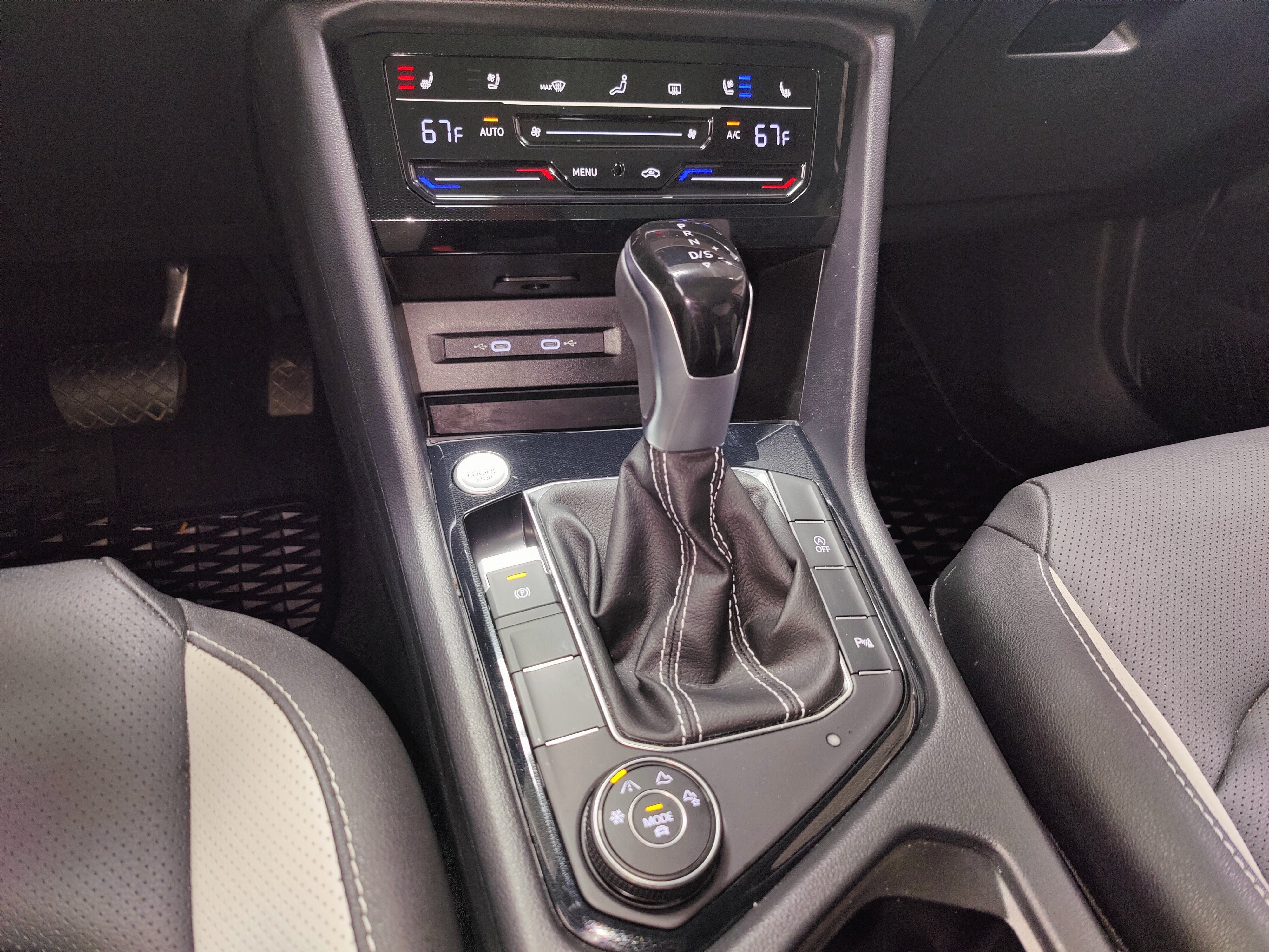 2025 Volkswagen Taos SEL AWD w/Sunroof & Nav