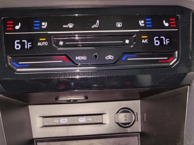 2025 Volkswagen Taos SEL AWD w/Sunroof & Nav