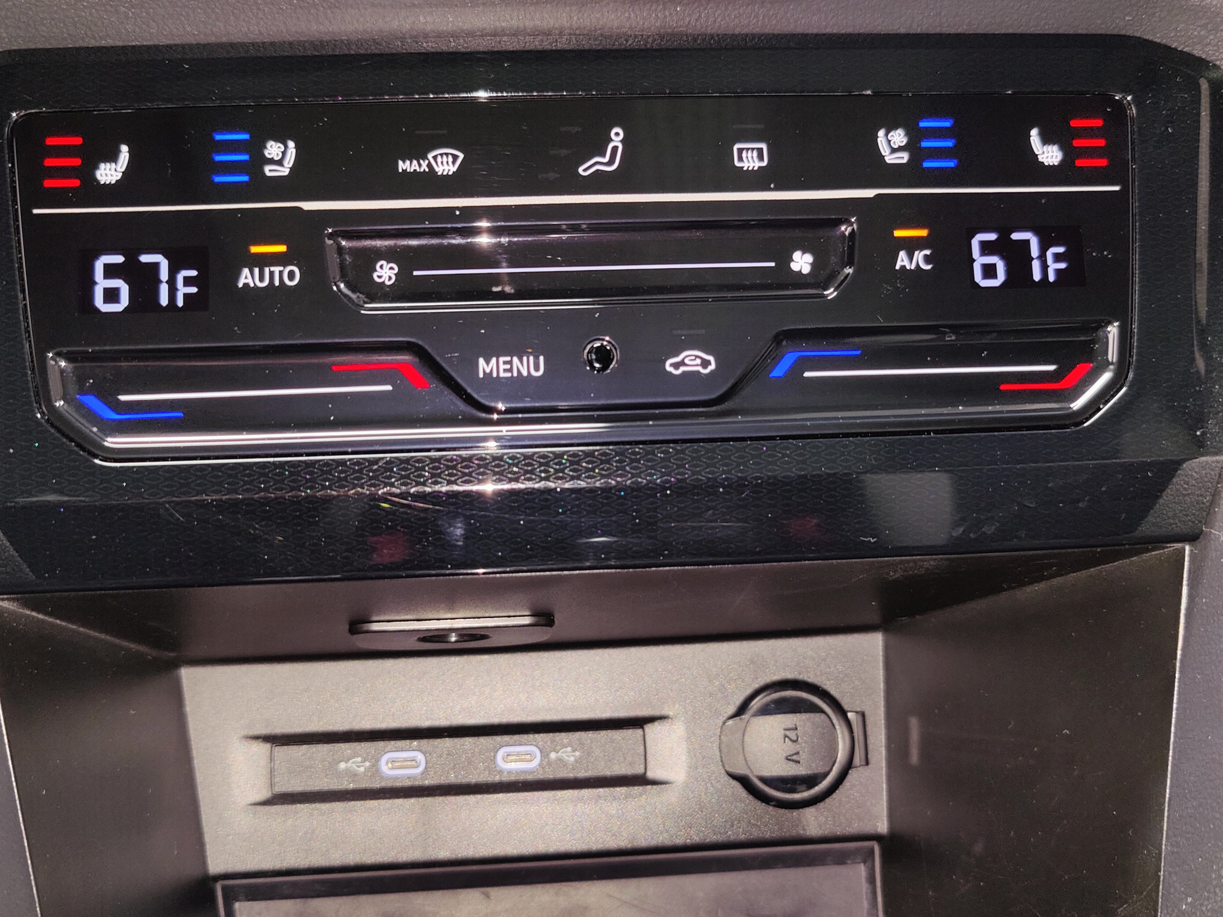 2025 Volkswagen Taos SEL AWD w/Sunroof & Nav