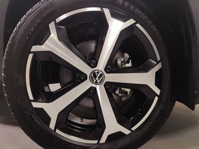 2025 Volkswagen Taos SEL AWD w/Sunroof & Nav