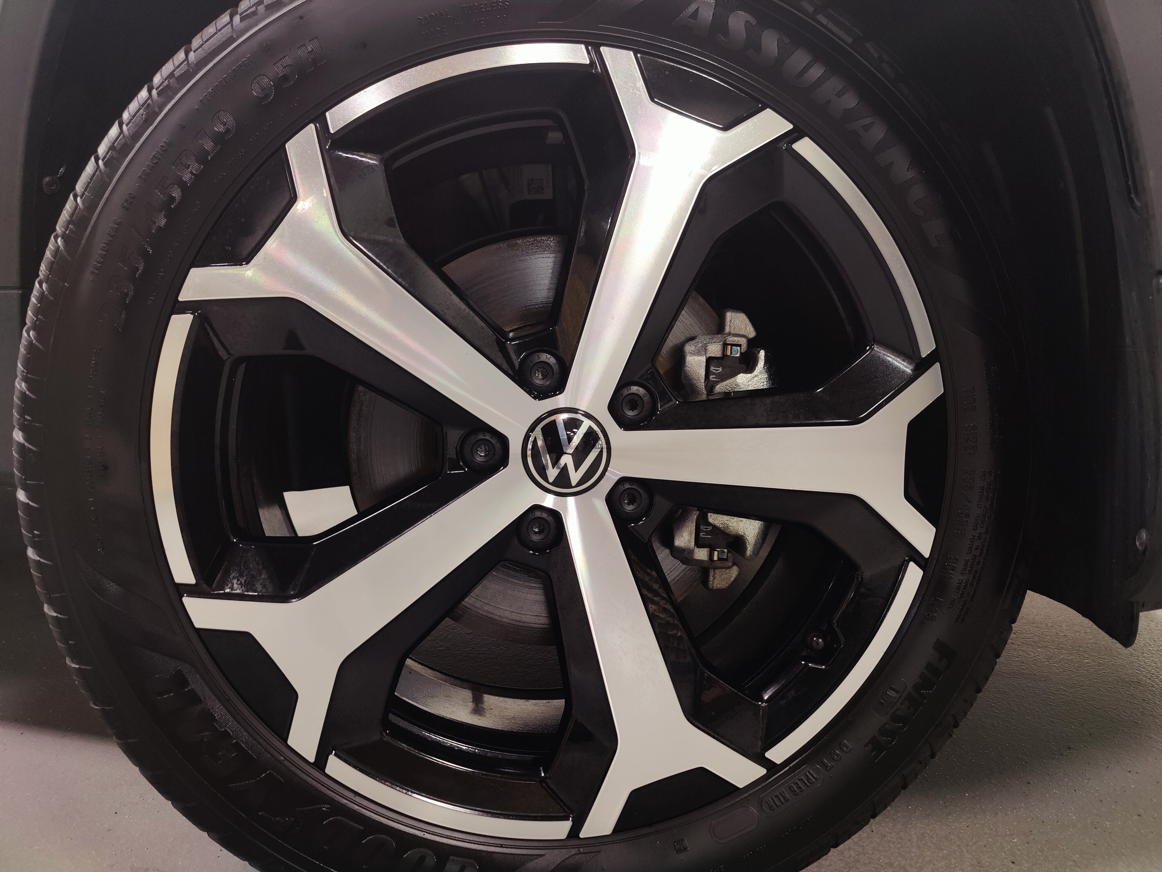 2025 Volkswagen Taos SEL AWD w/Sunroof & Nav