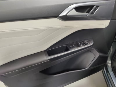2025 Volkswagen Taos SEL AWD w/Sunroof & Nav