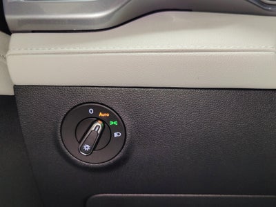 2025 Volkswagen Taos SEL AWD w/Sunroof & Nav