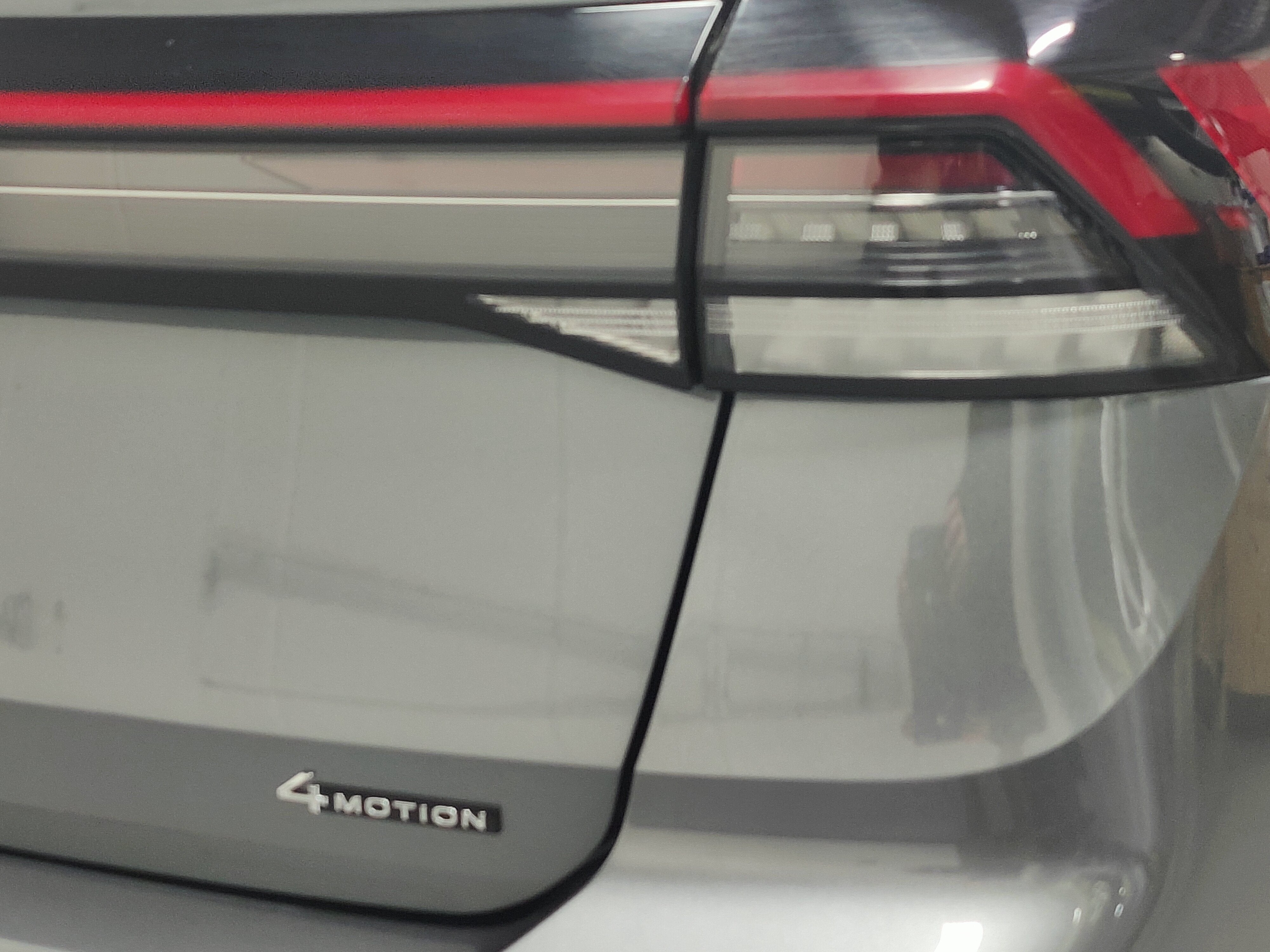 2025 Volkswagen Taos SEL AWD w/Sunroof & Nav