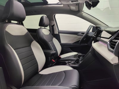 2025 Volkswagen Taos SEL AWD w/Sunroof & Nav
