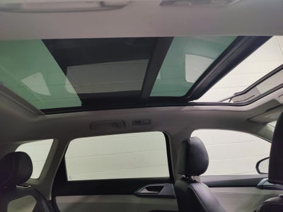 2025 Volkswagen Taos SEL AWD w/Sunroof & Nav