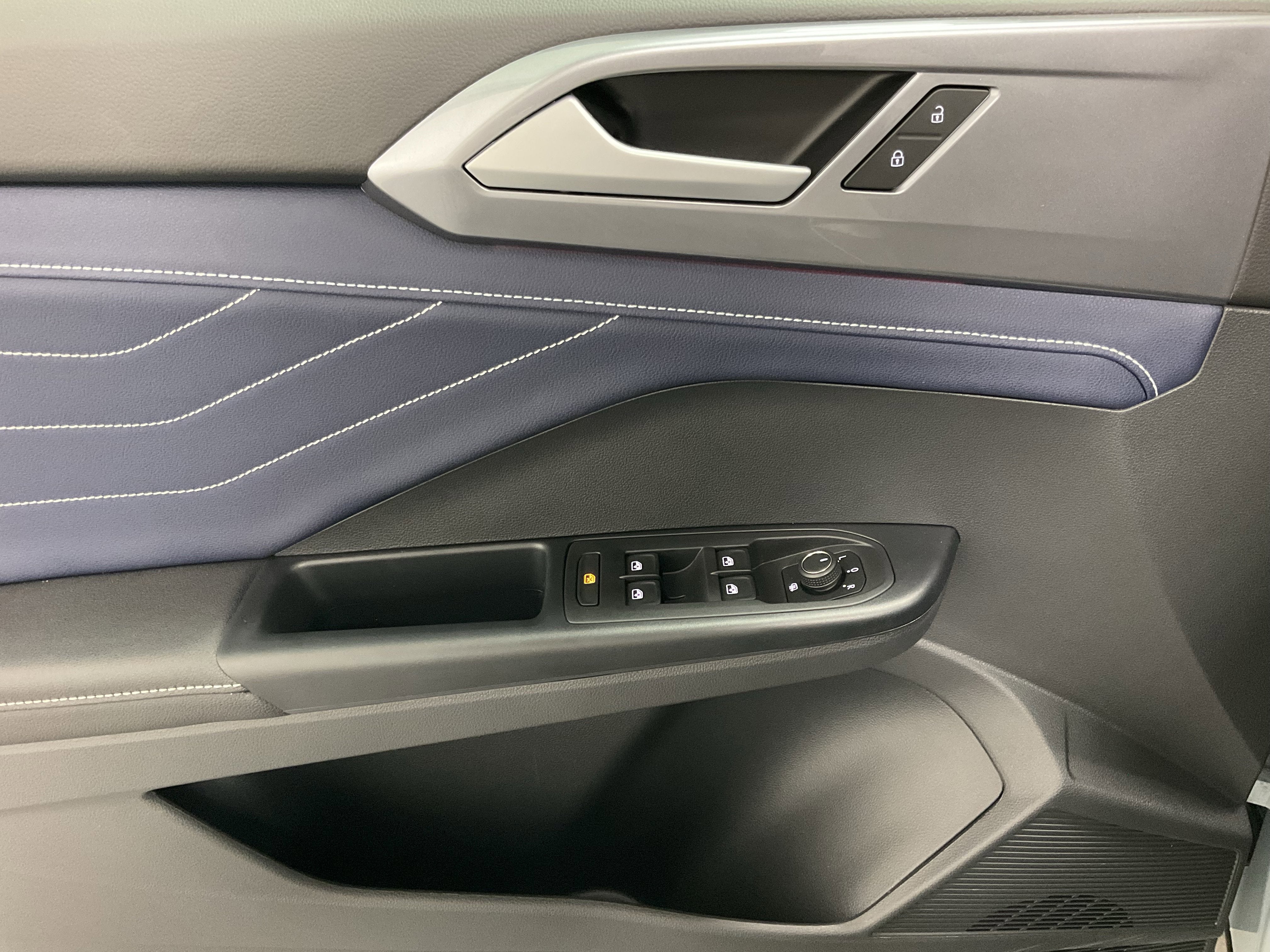 2026 Volkswagen Taos SEL
