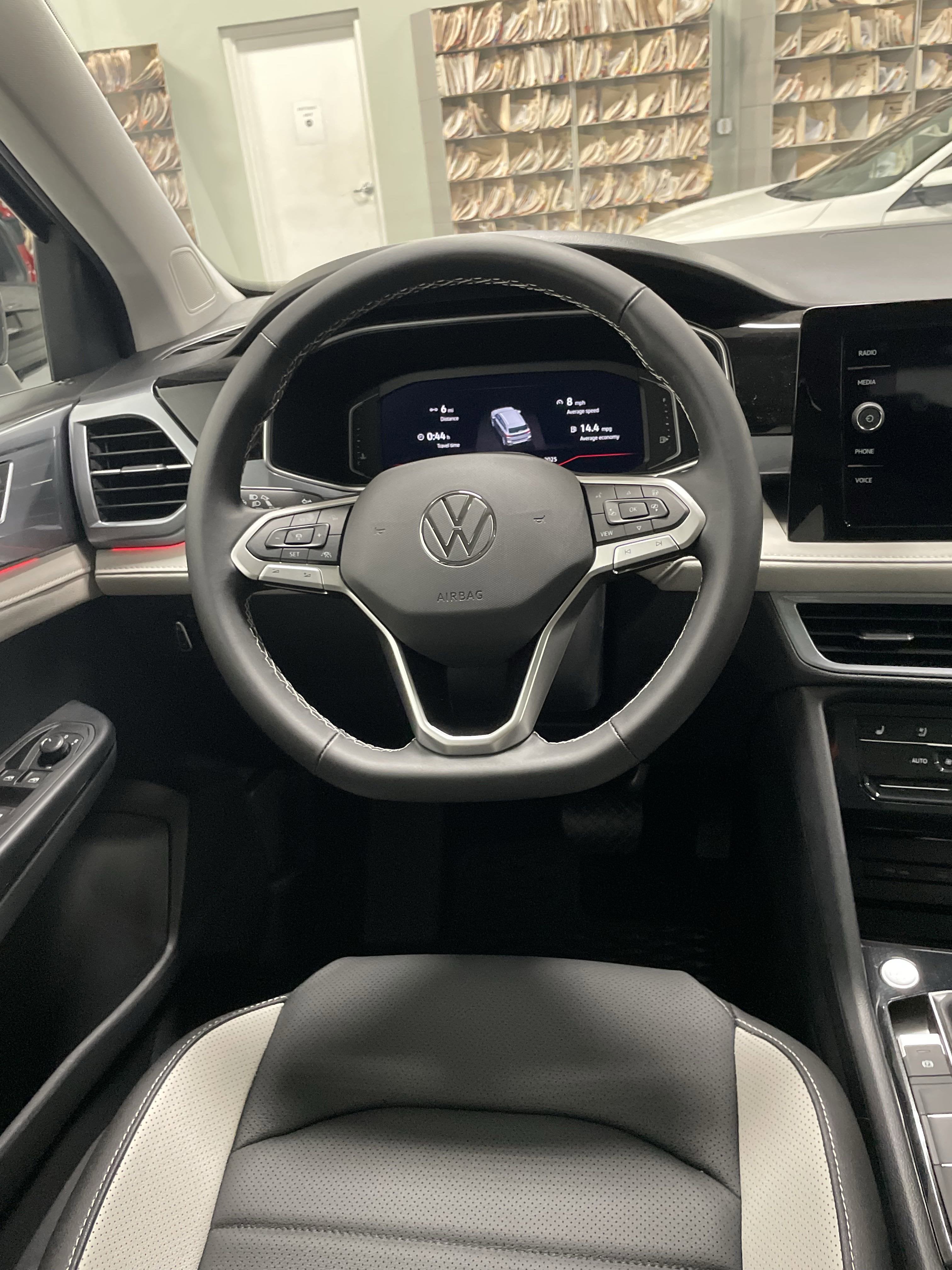 2025 Volkswagen Taos SEL