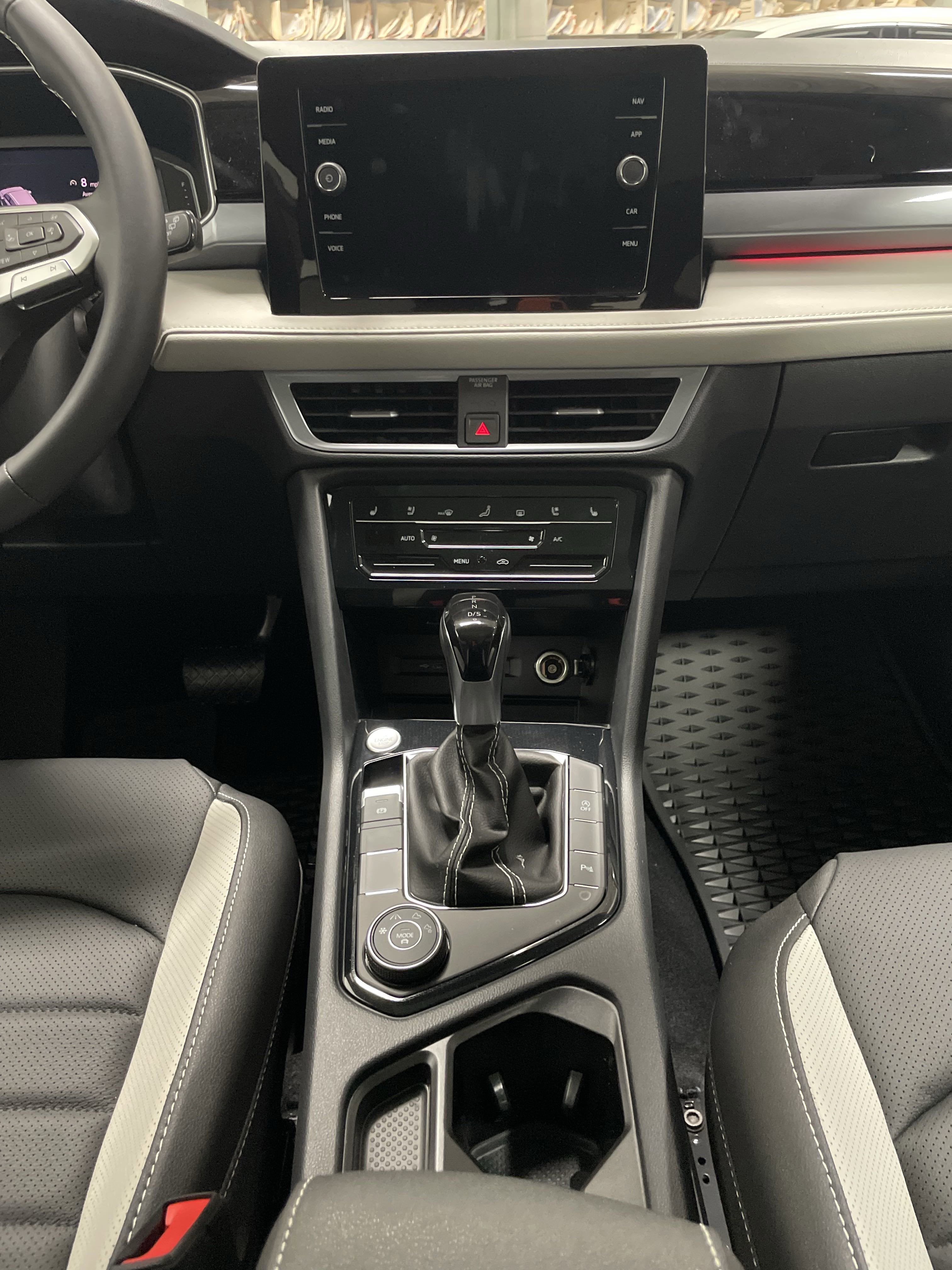 2025 Volkswagen Taos SEL