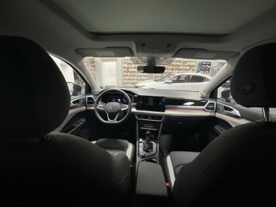 2025 Volkswagen Taos SEL