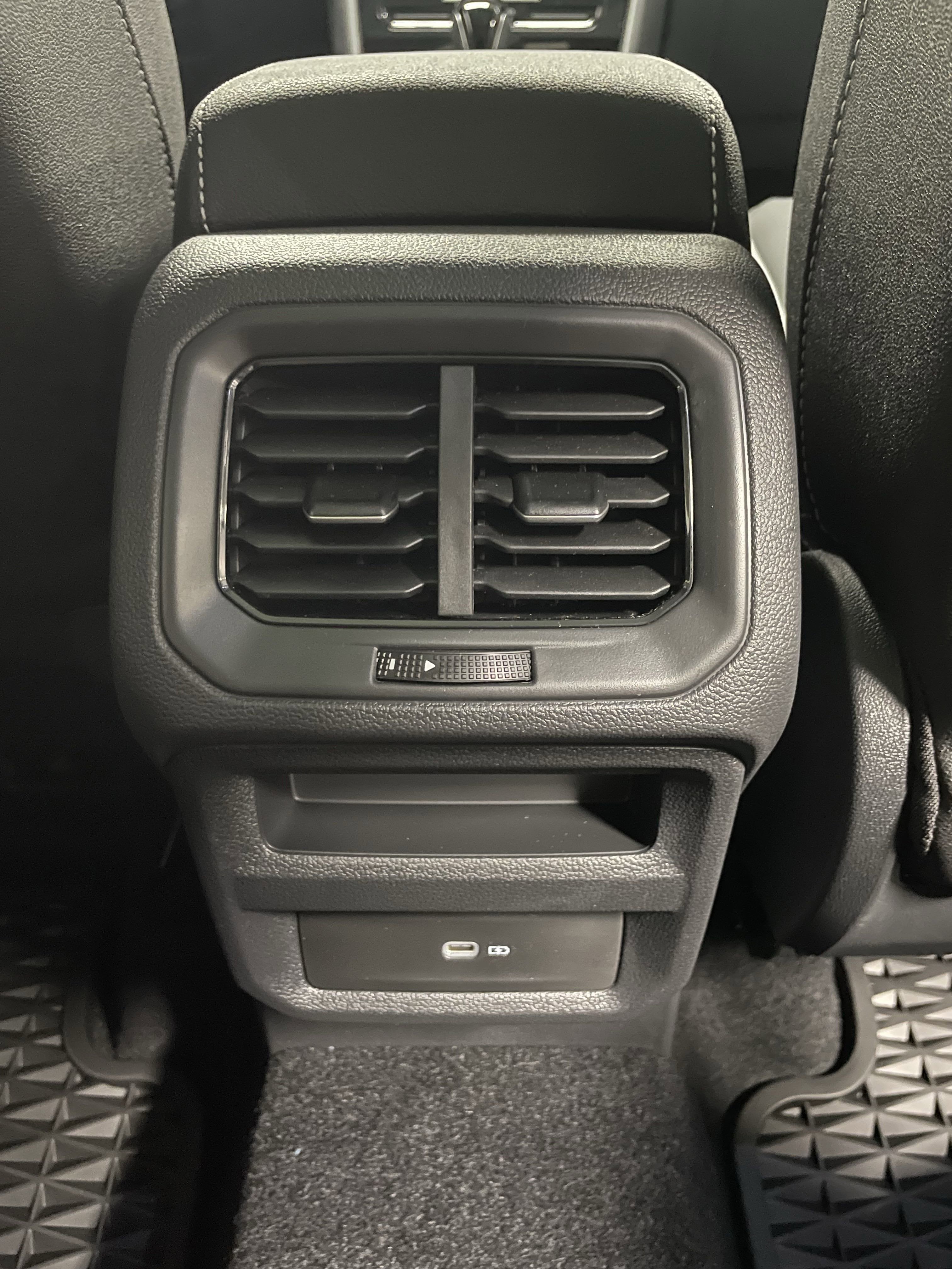 2025 Volkswagen Taos SEL