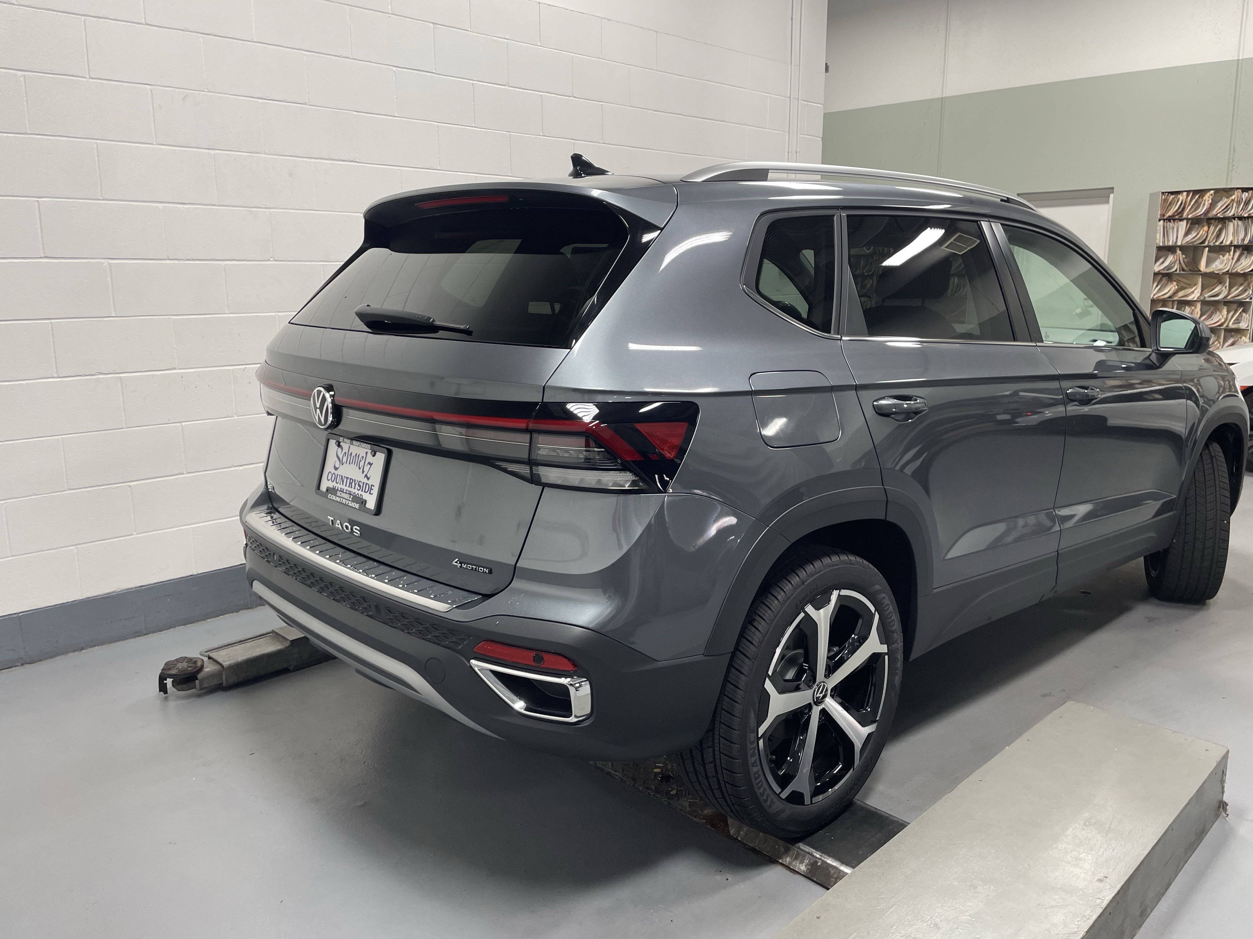 2025 Volkswagen Taos SEL