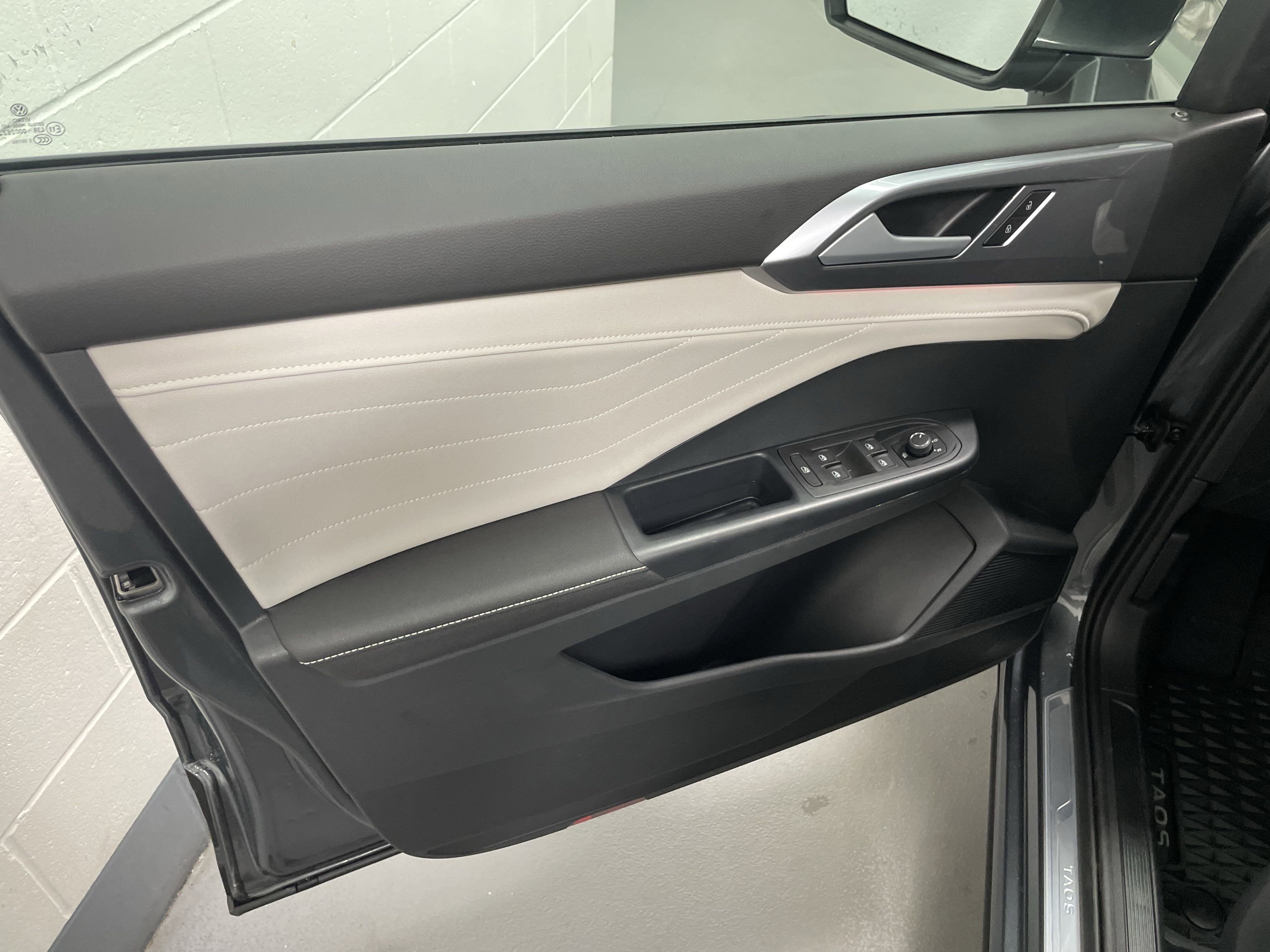 2025 Volkswagen Taos SEL