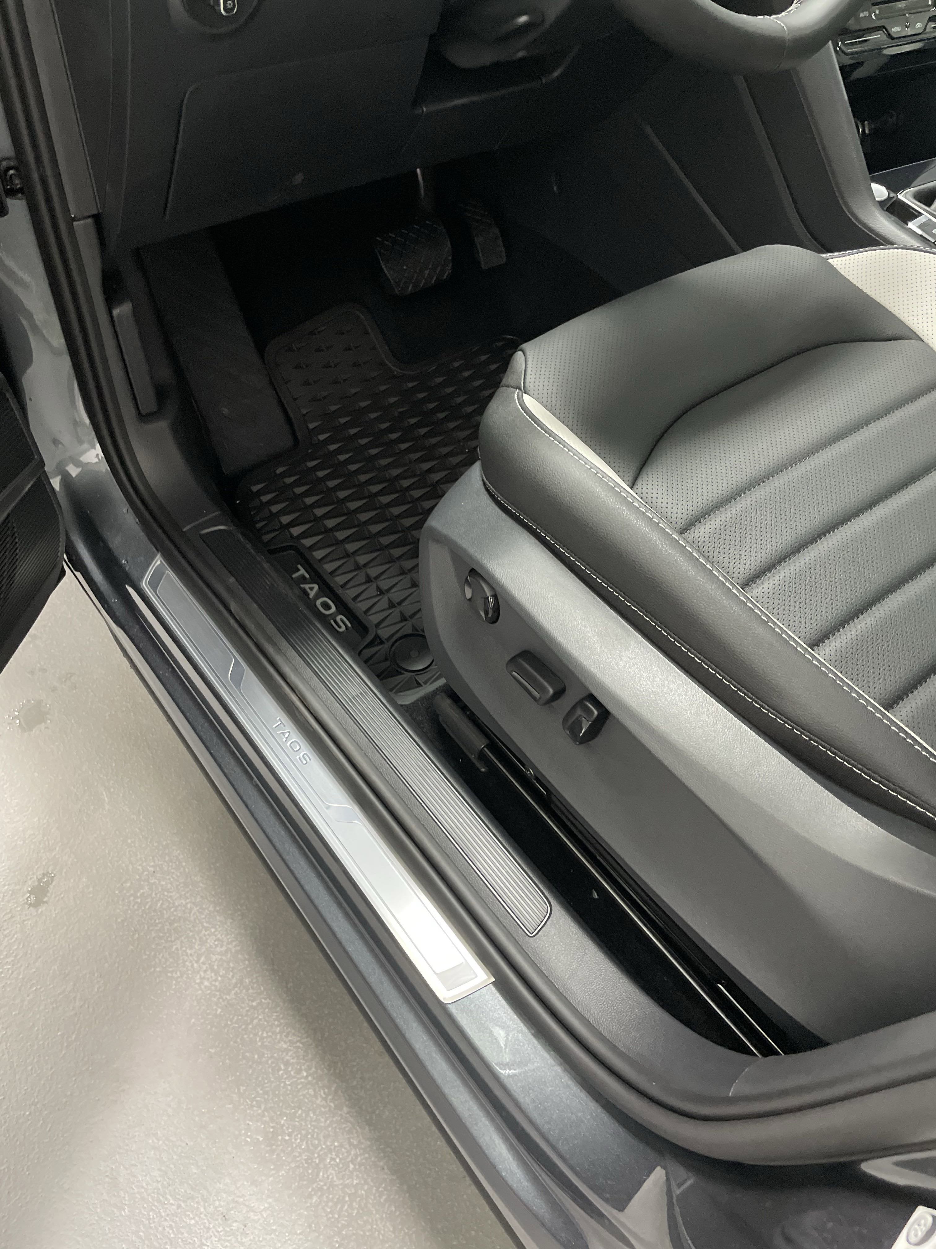 2025 Volkswagen Taos SEL