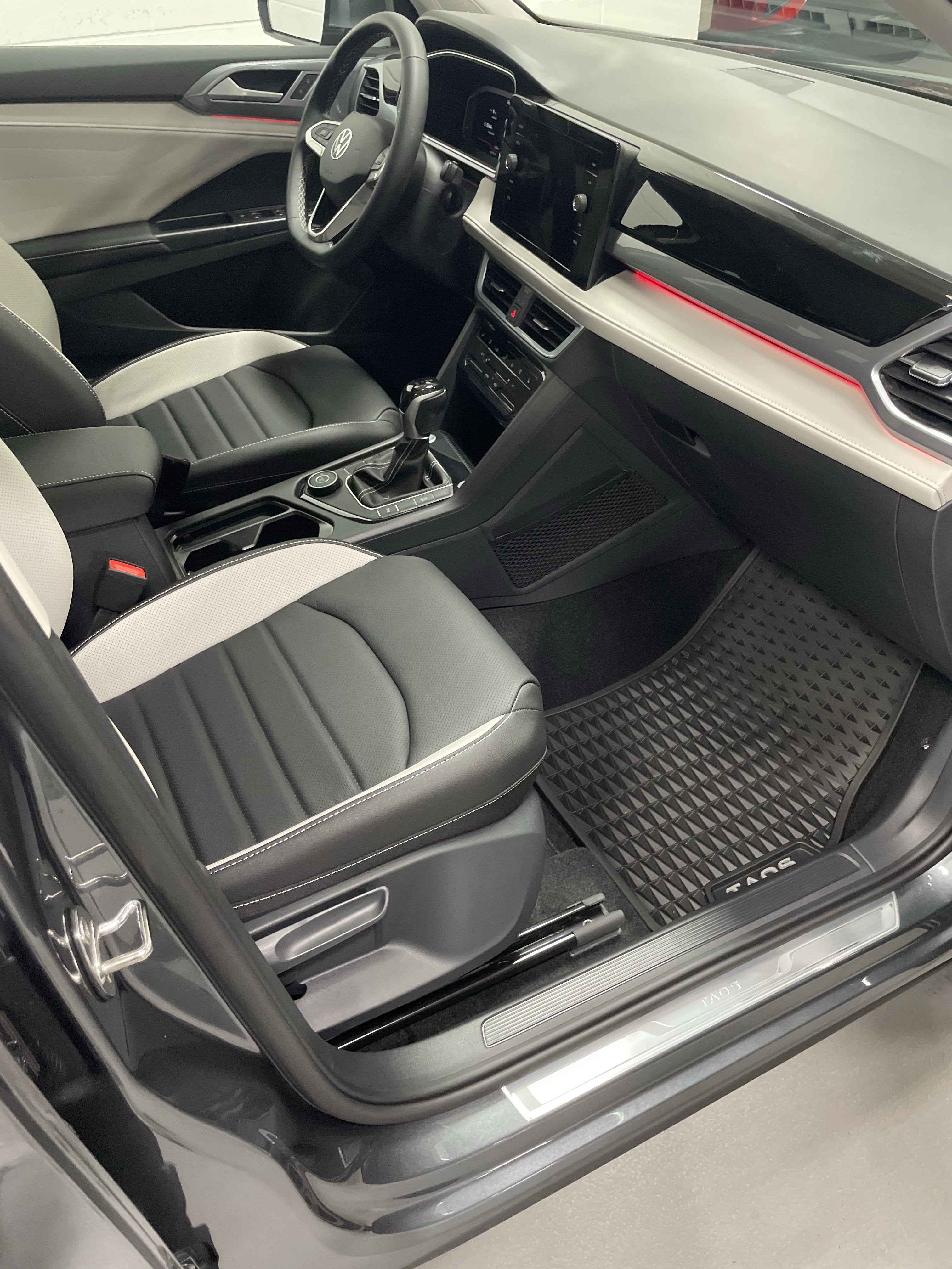 2025 Volkswagen Taos SEL