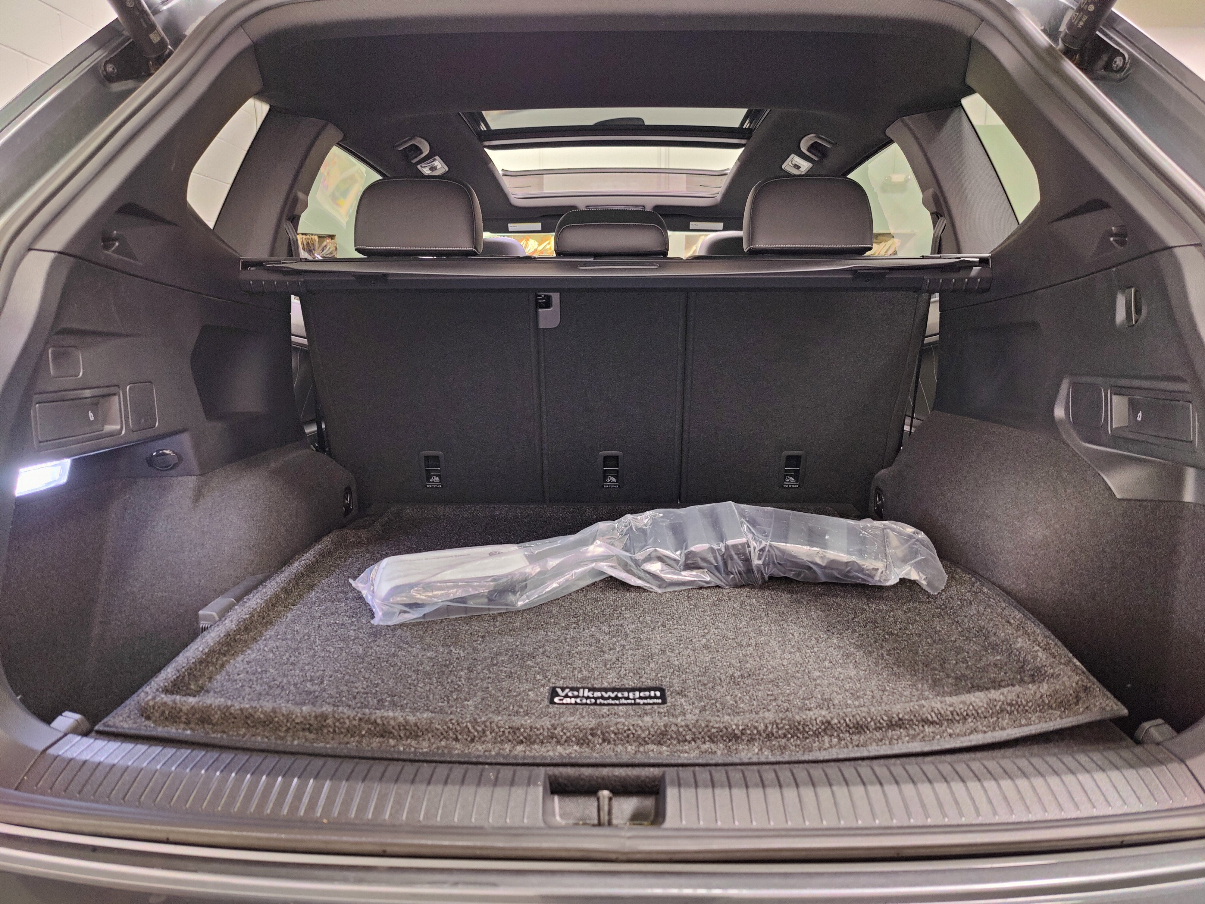 2022 Volkswagen Tiguan SE R-Line Black AWD w/SUnroof