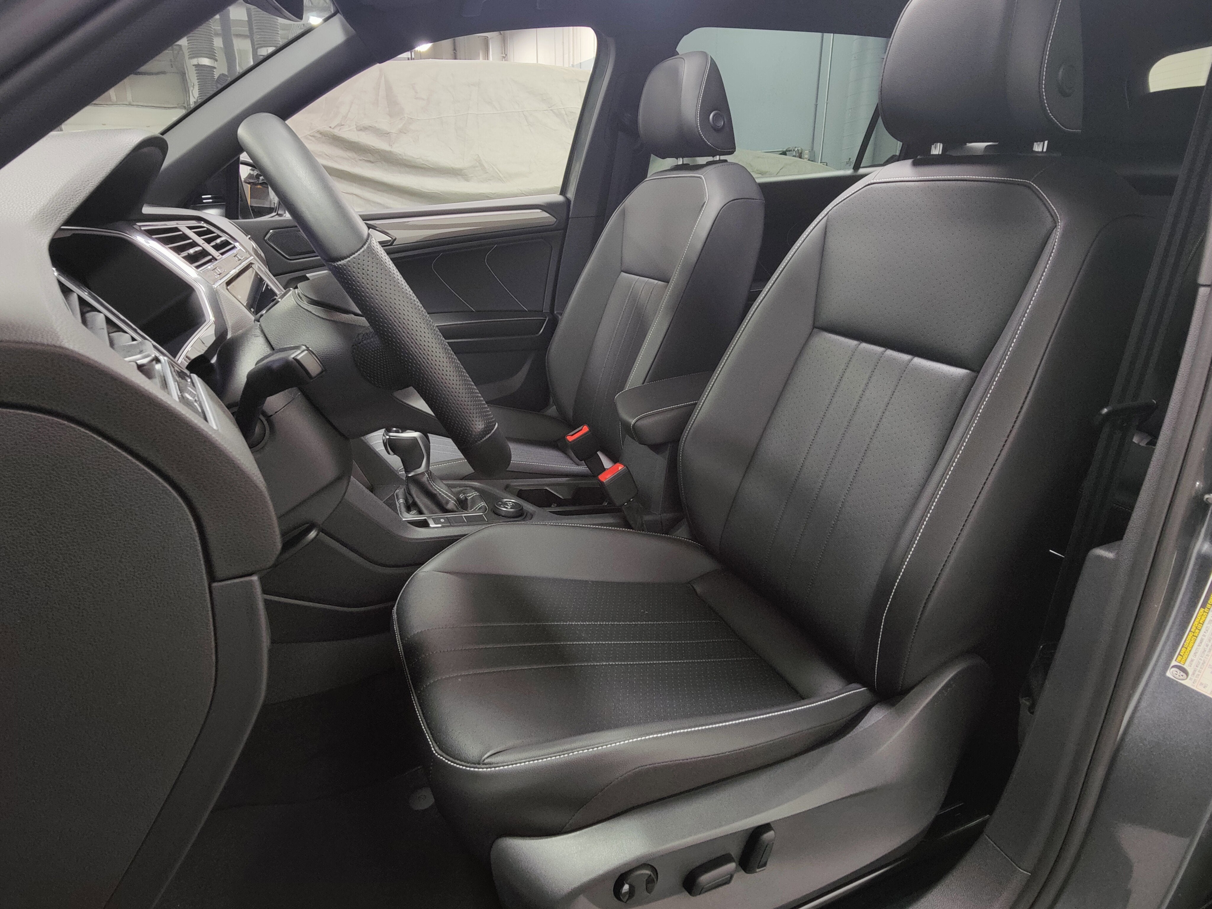 2022 Volkswagen Tiguan SE R-Line Black AWD w/SUnroof