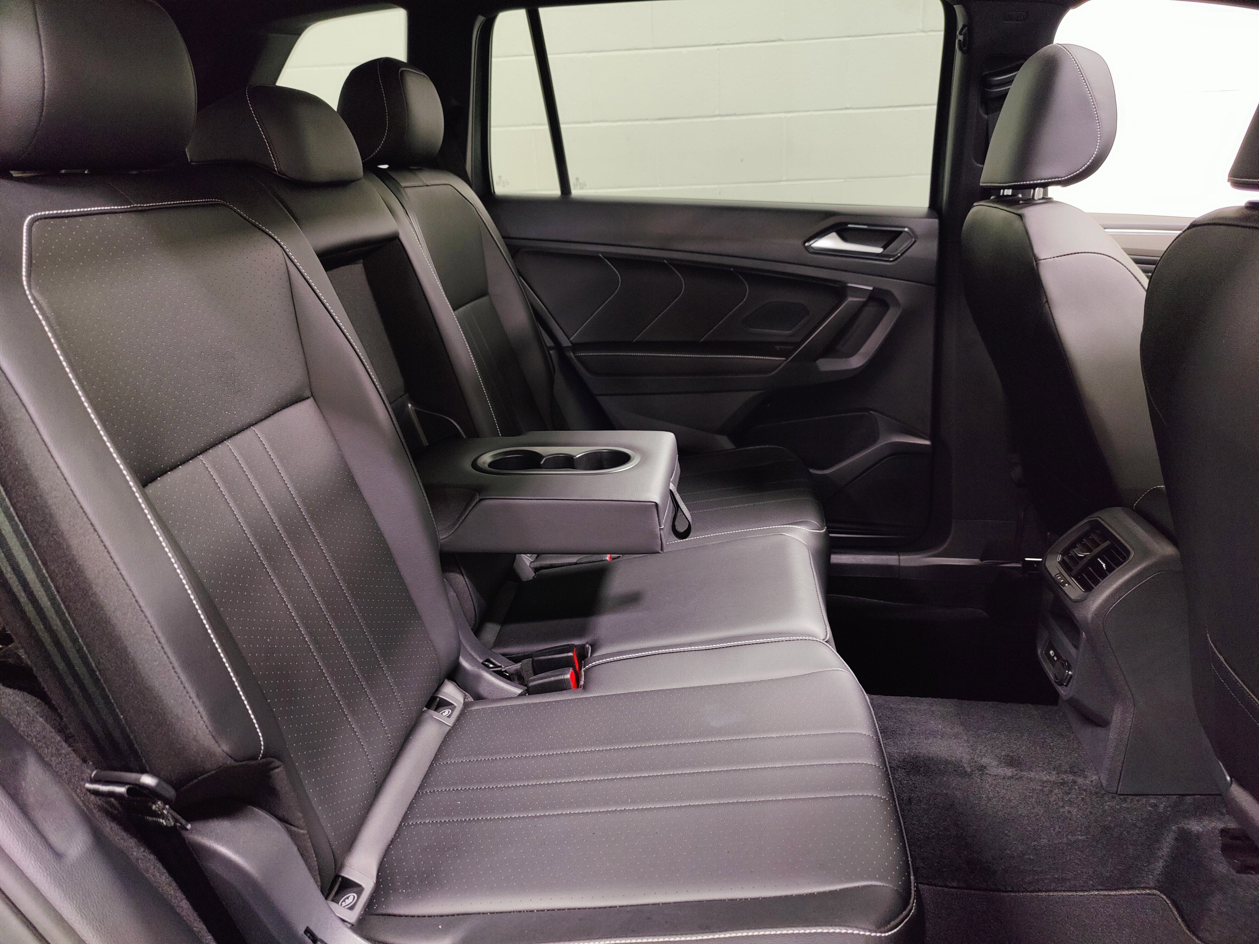 2022 Volkswagen Tiguan SE R-Line Black AWD w/SUnroof