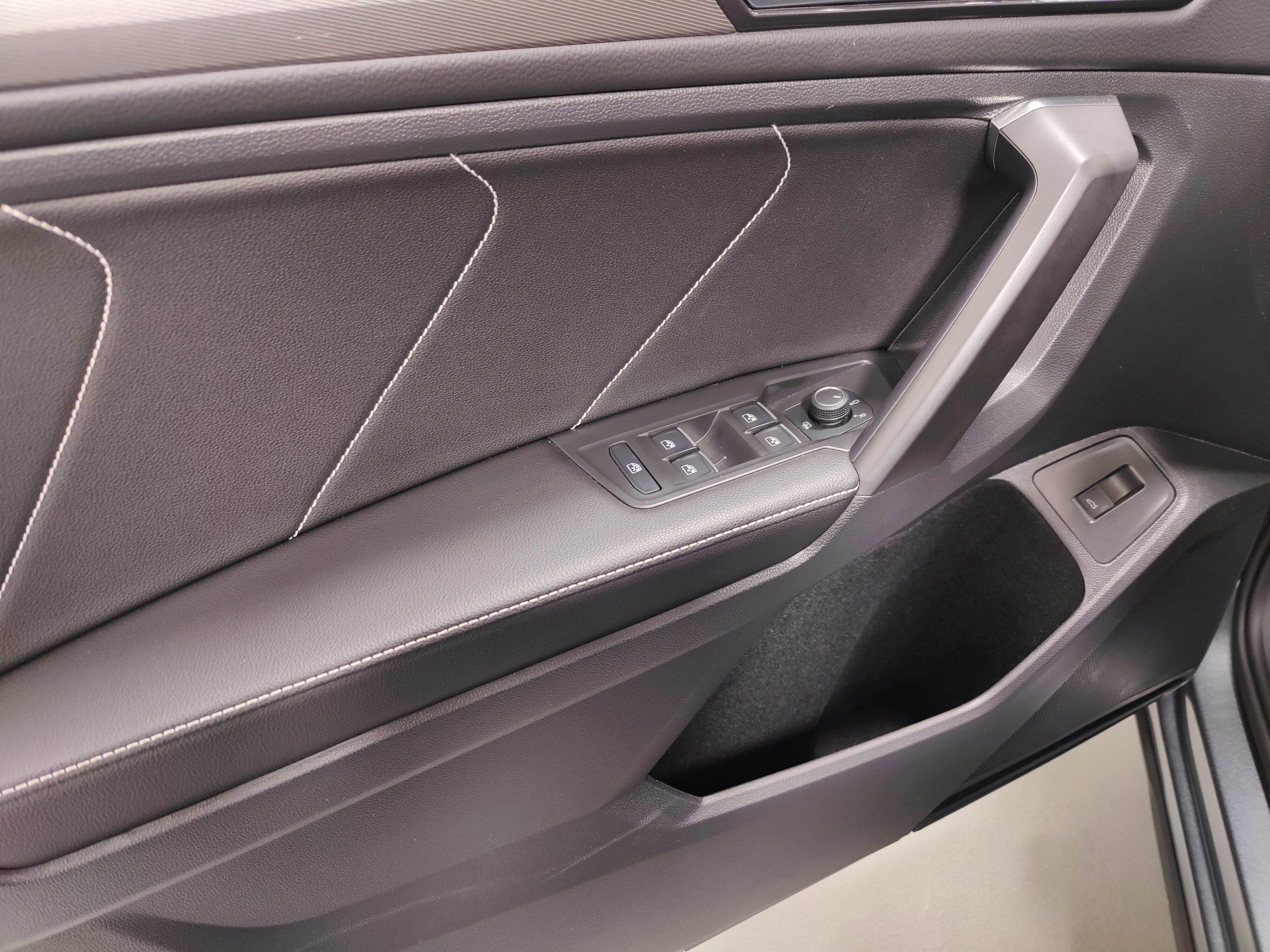 2022 Volkswagen Tiguan SE R-Line Black AWD w/SUnroof