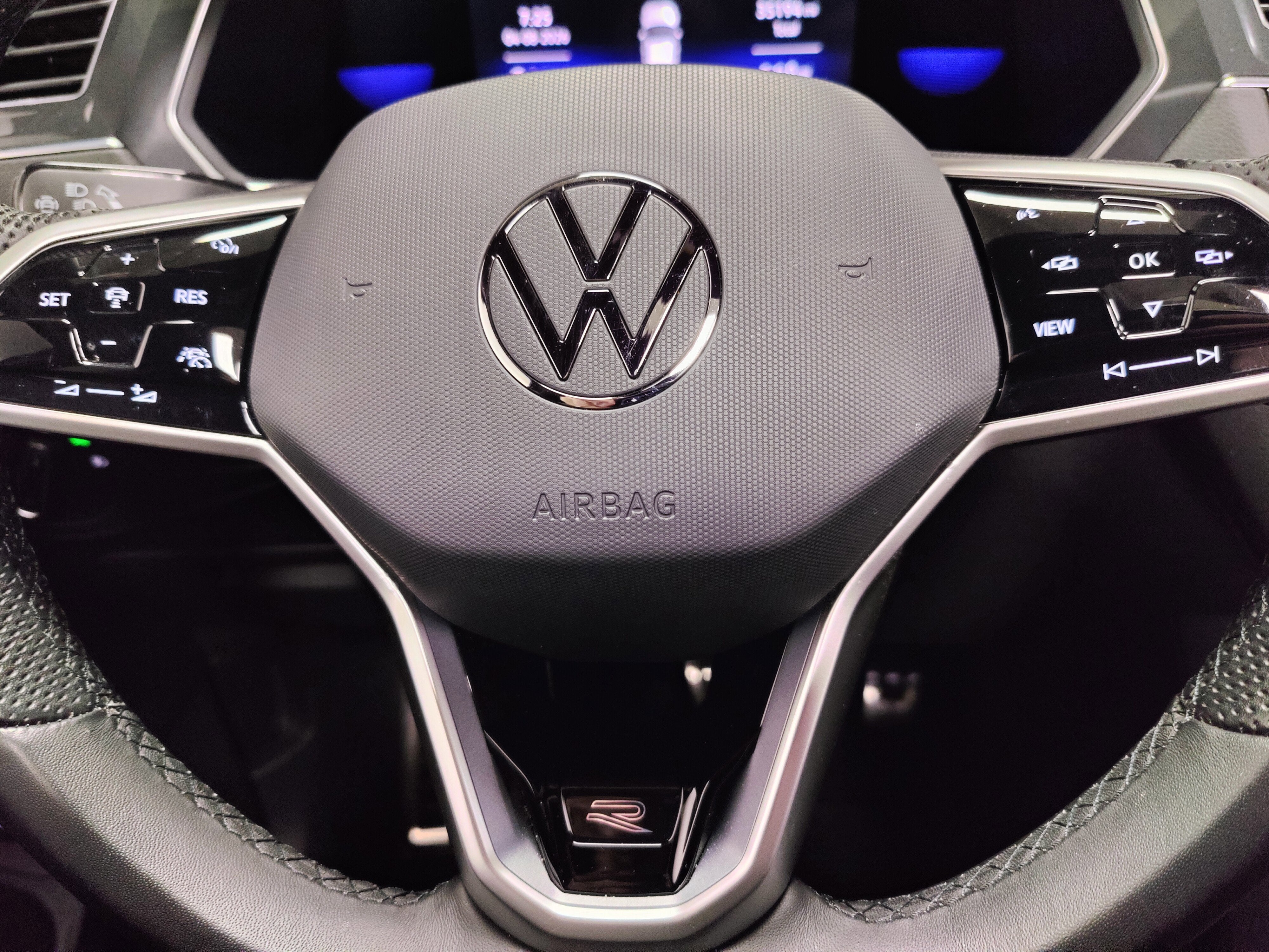 2022 Volkswagen Tiguan SE R-Line Black AWD w/SUnroof