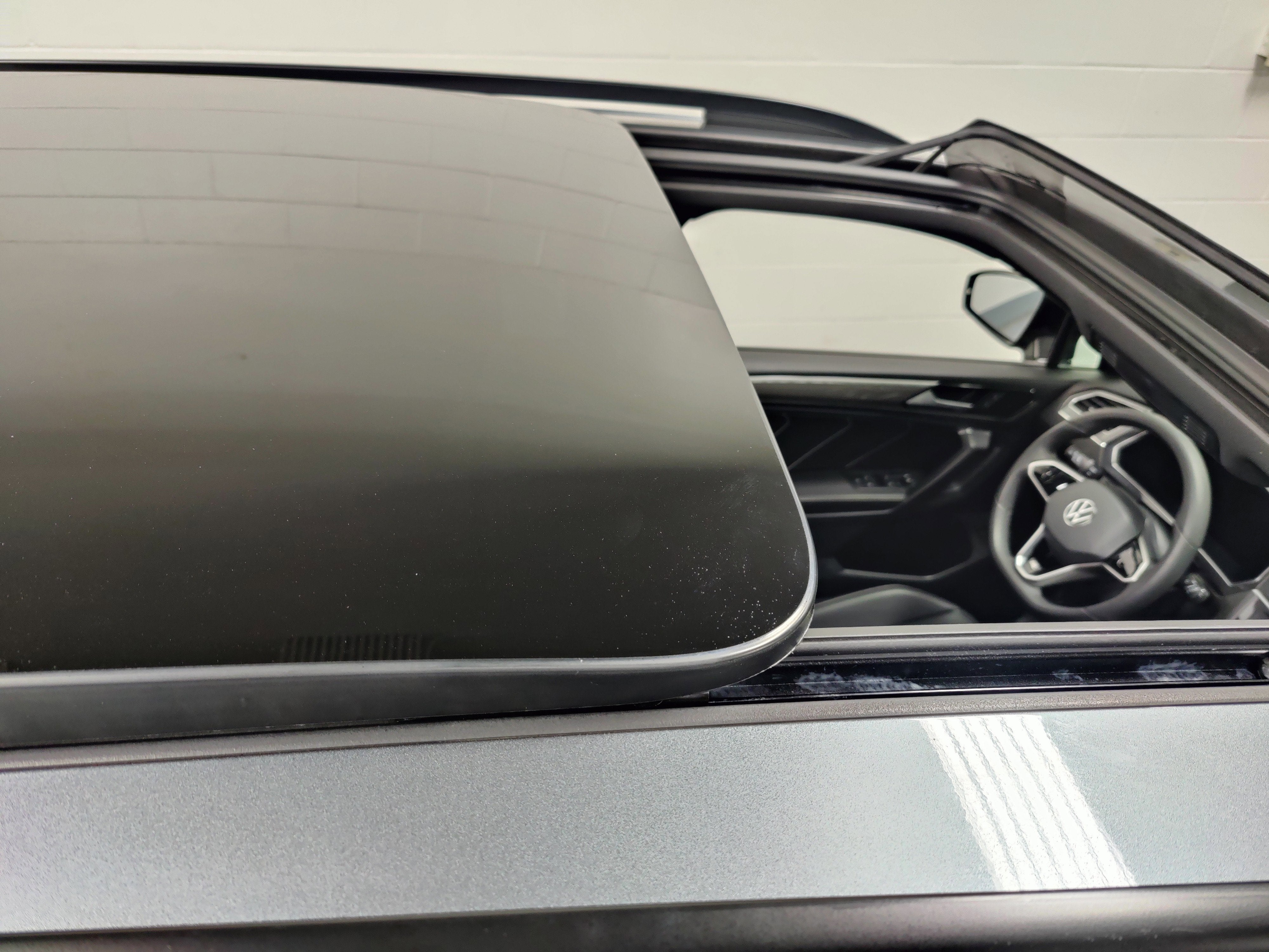 2022 Volkswagen Tiguan SE R-Line Black AWD w/SUnroof