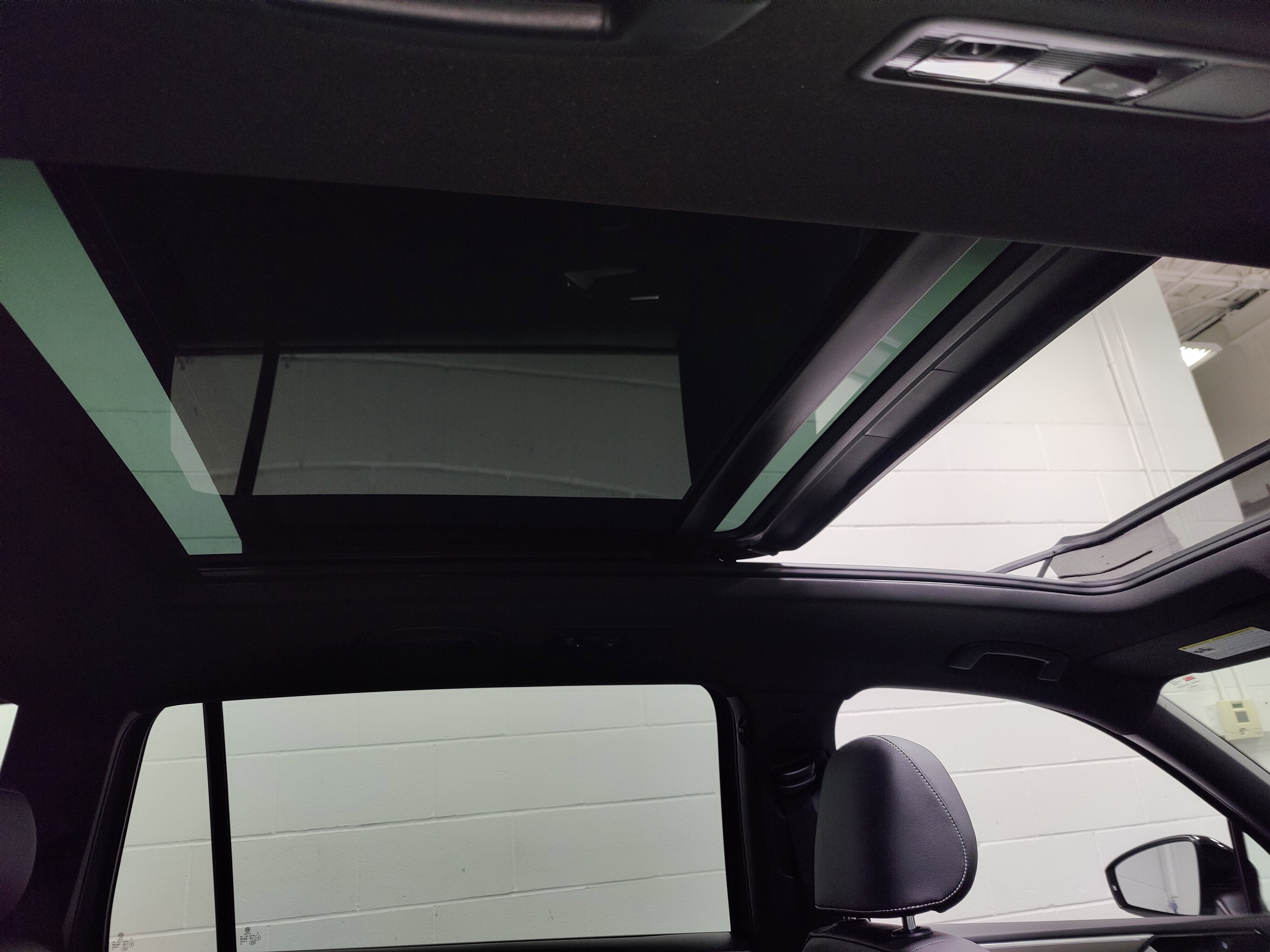 2022 Volkswagen Tiguan SE R-Line Black AWD w/SUnroof
