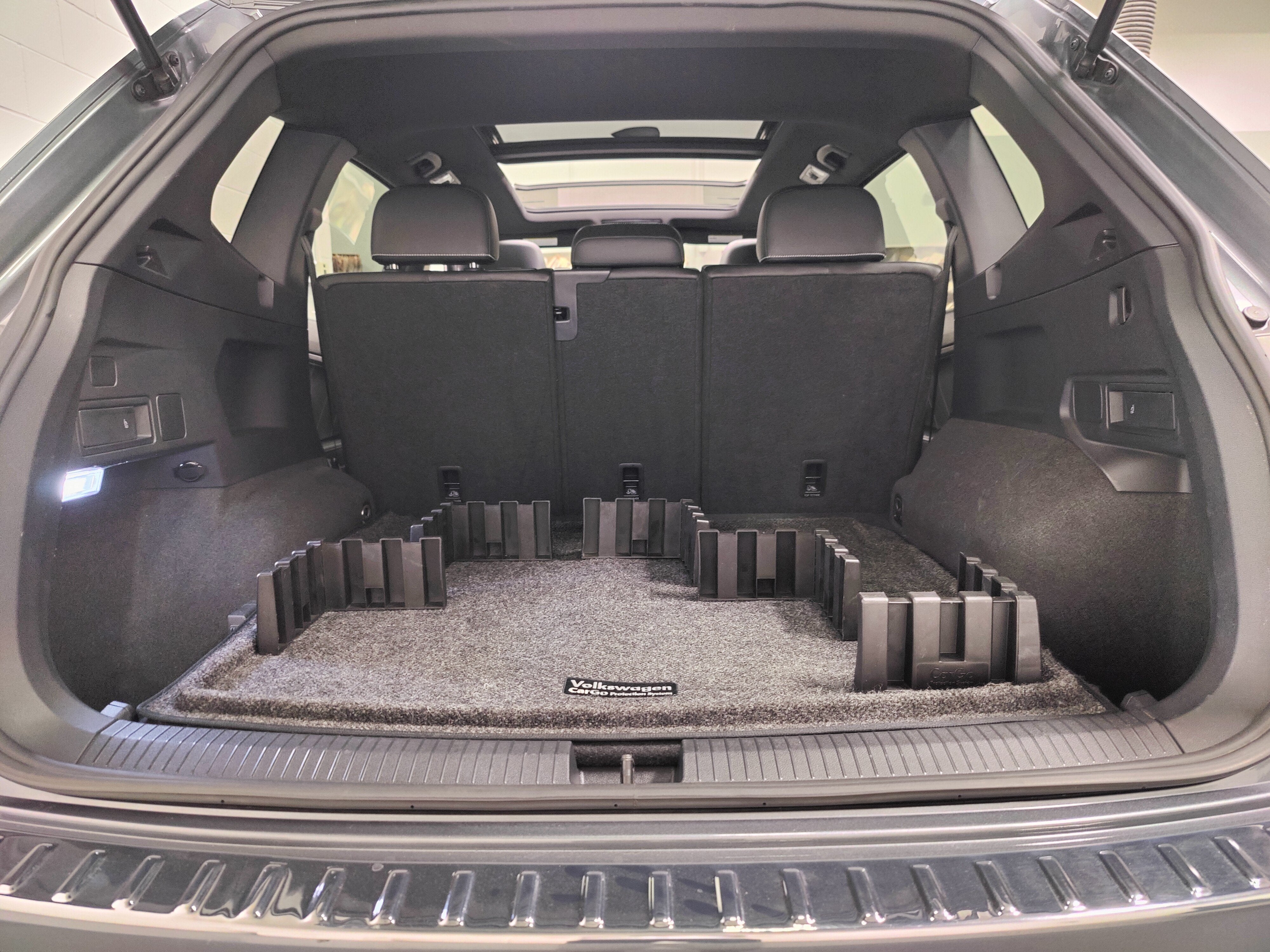 2023 Volkswagen Tiguan SE R-Line Black AWD w/Sunroof