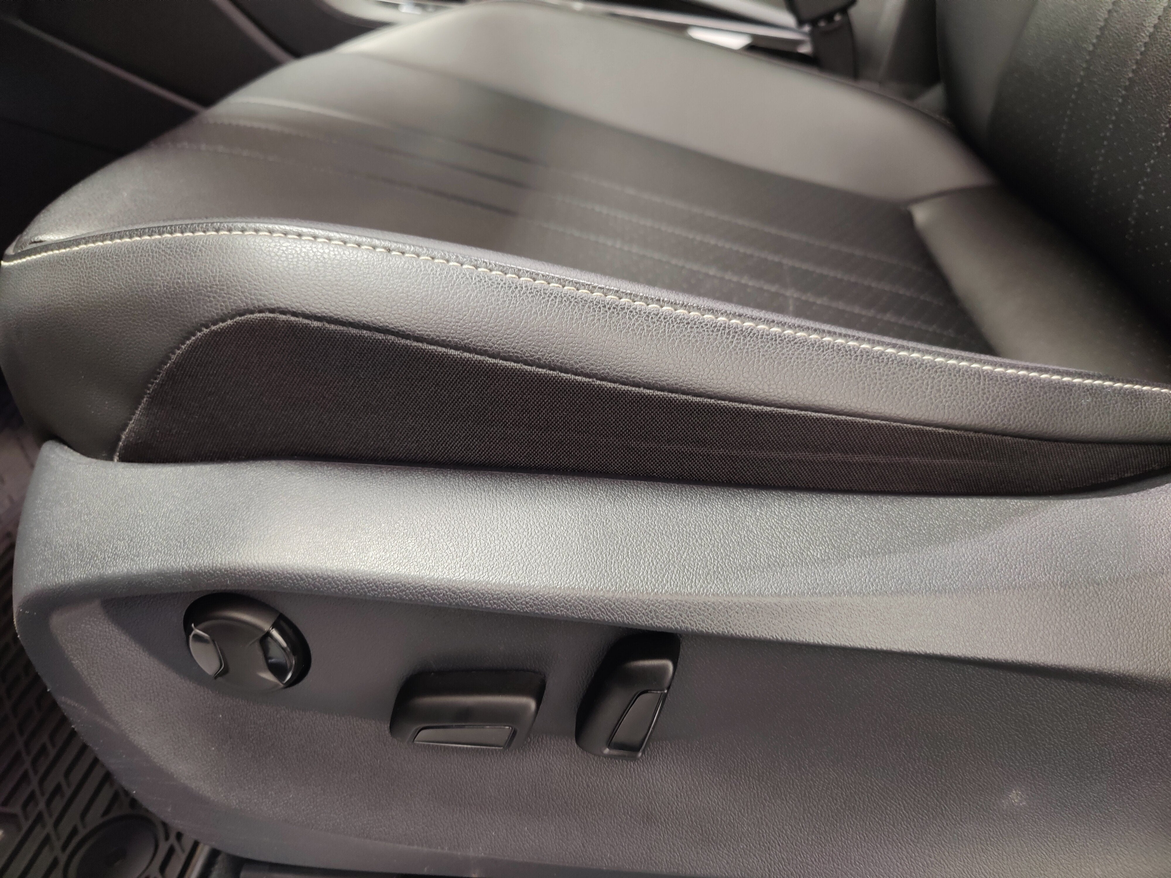 2023 Volkswagen Tiguan SE R-Line Black AWD w/Sunroof