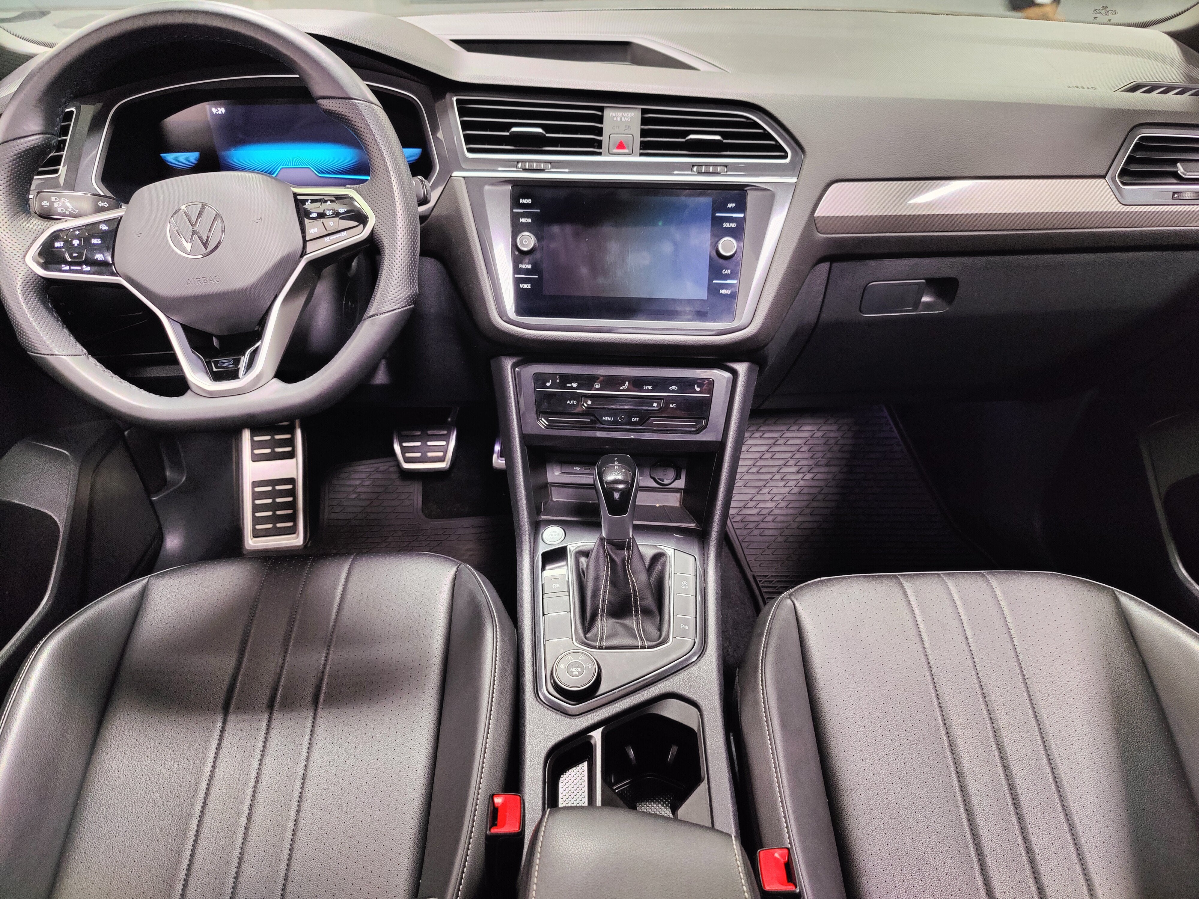2023 Volkswagen Tiguan SE R-Line Black AWD w/Sunroof