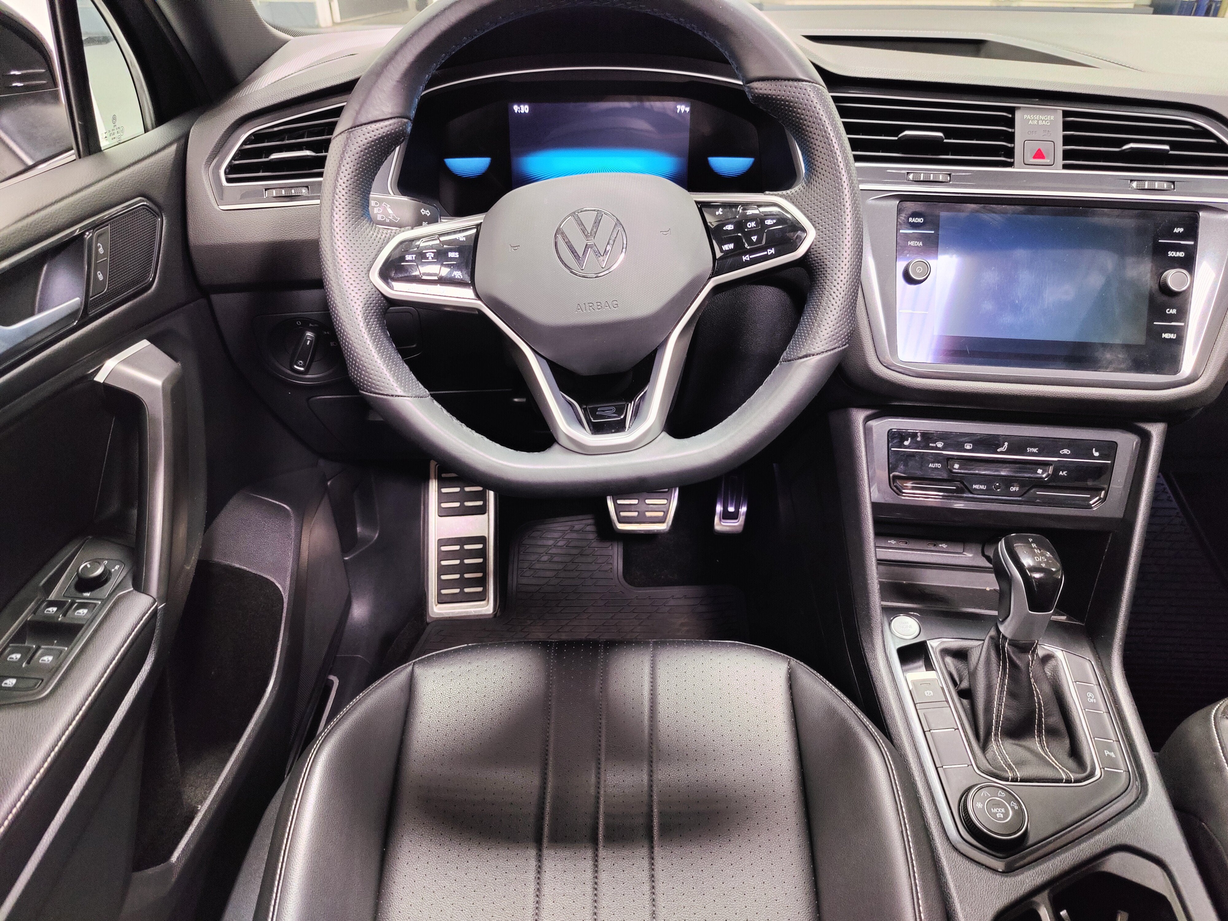 2023 Volkswagen Tiguan SE R-Line Black AWD w/Sunroof