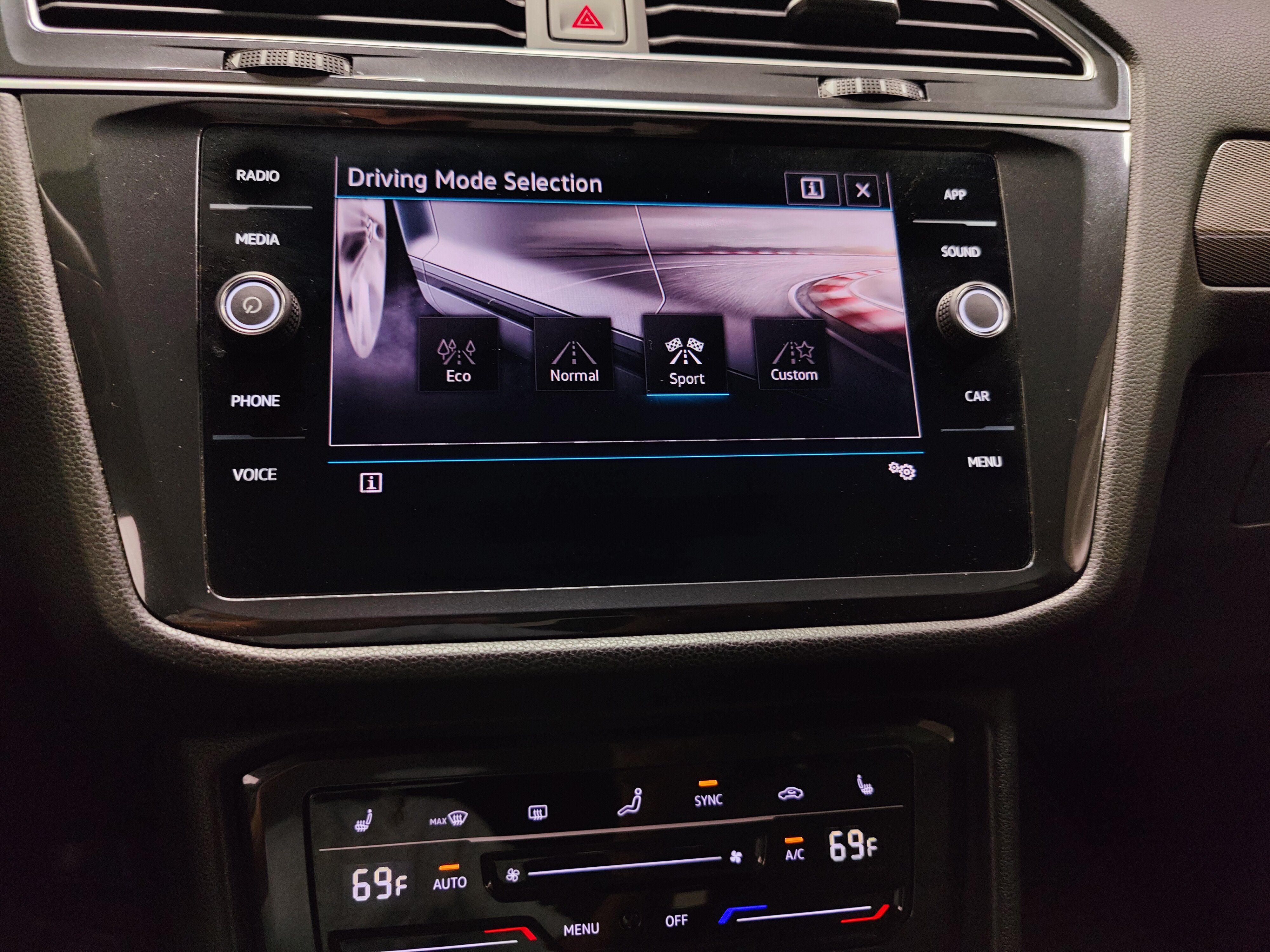 2023 Volkswagen Tiguan SE R-Line Black AWD w/Sunroof