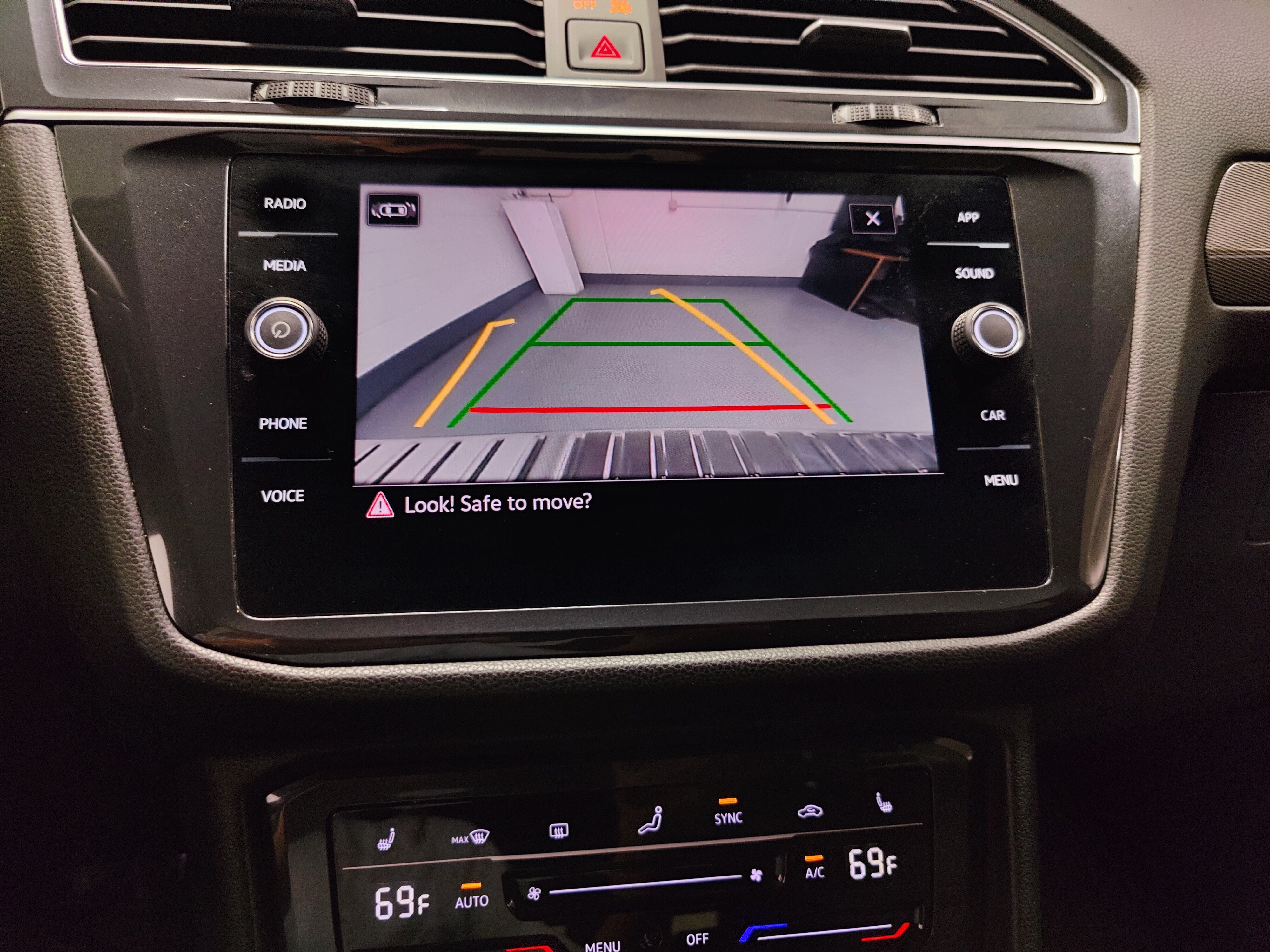 2023 Volkswagen Tiguan SE R-Line Black AWD w/Sunroof