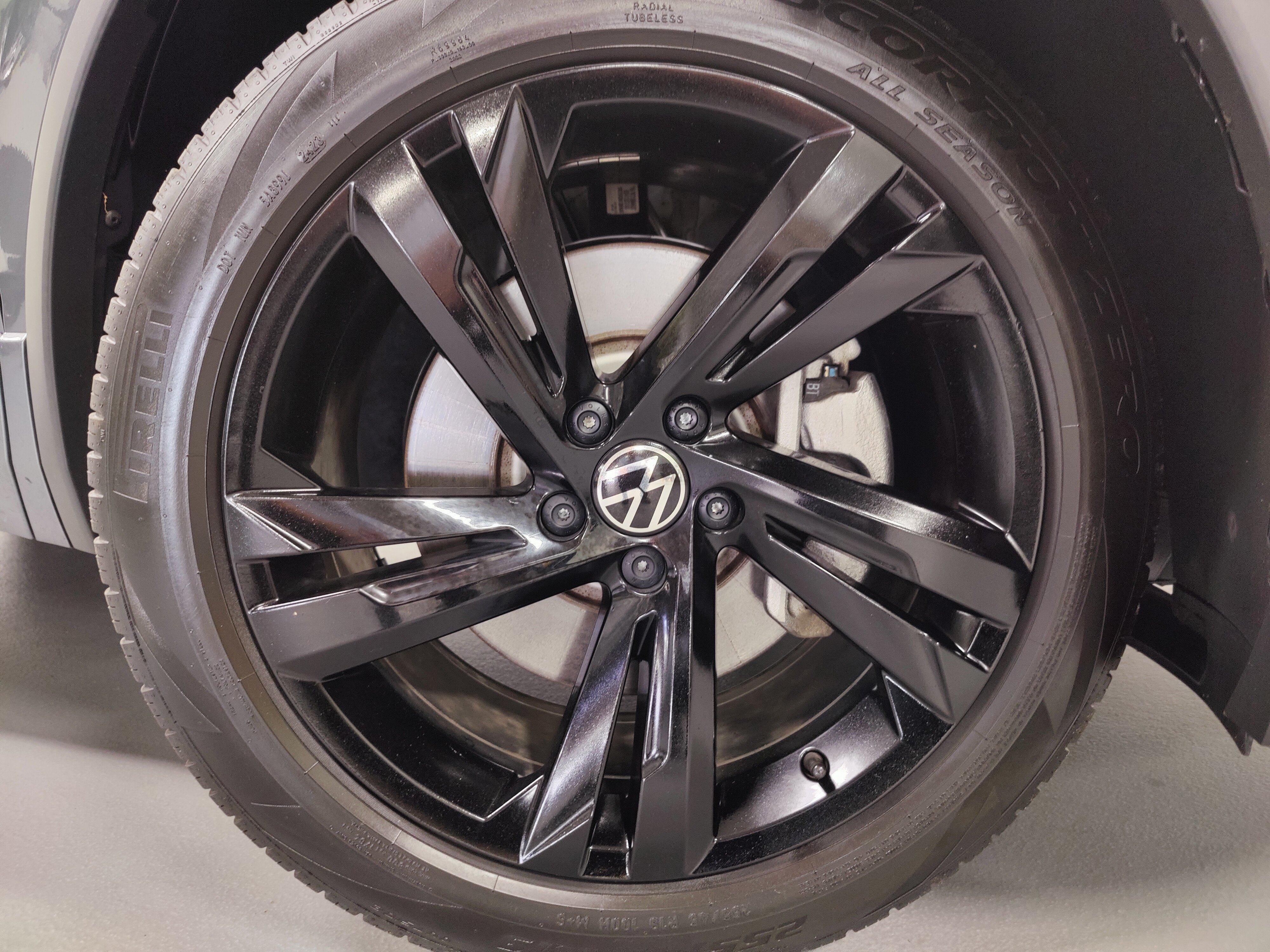 2023 Volkswagen Tiguan SE R-Line Black AWD w/Sunroof