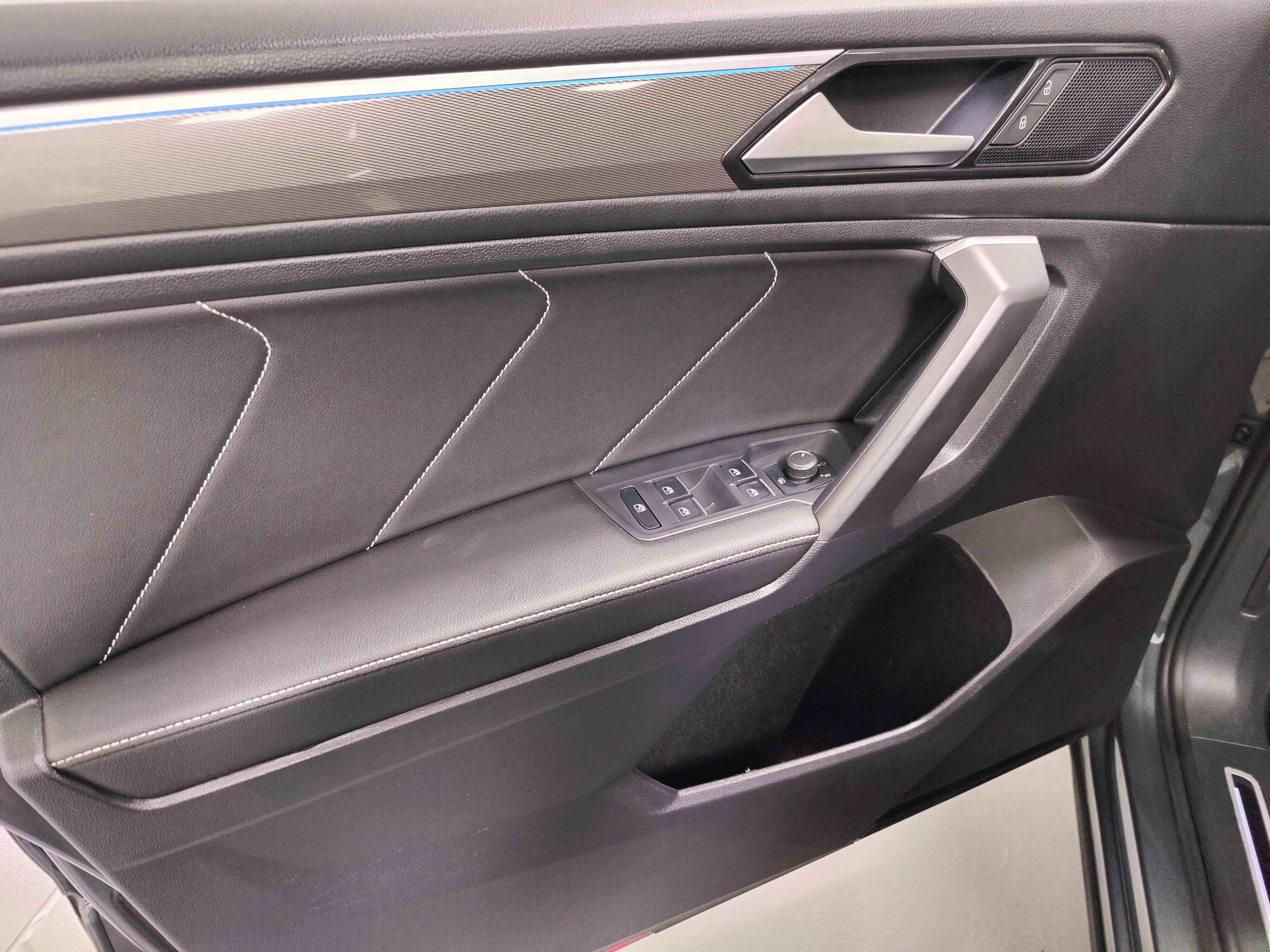 2023 Volkswagen Tiguan SE R-Line Black AWD w/Sunroof