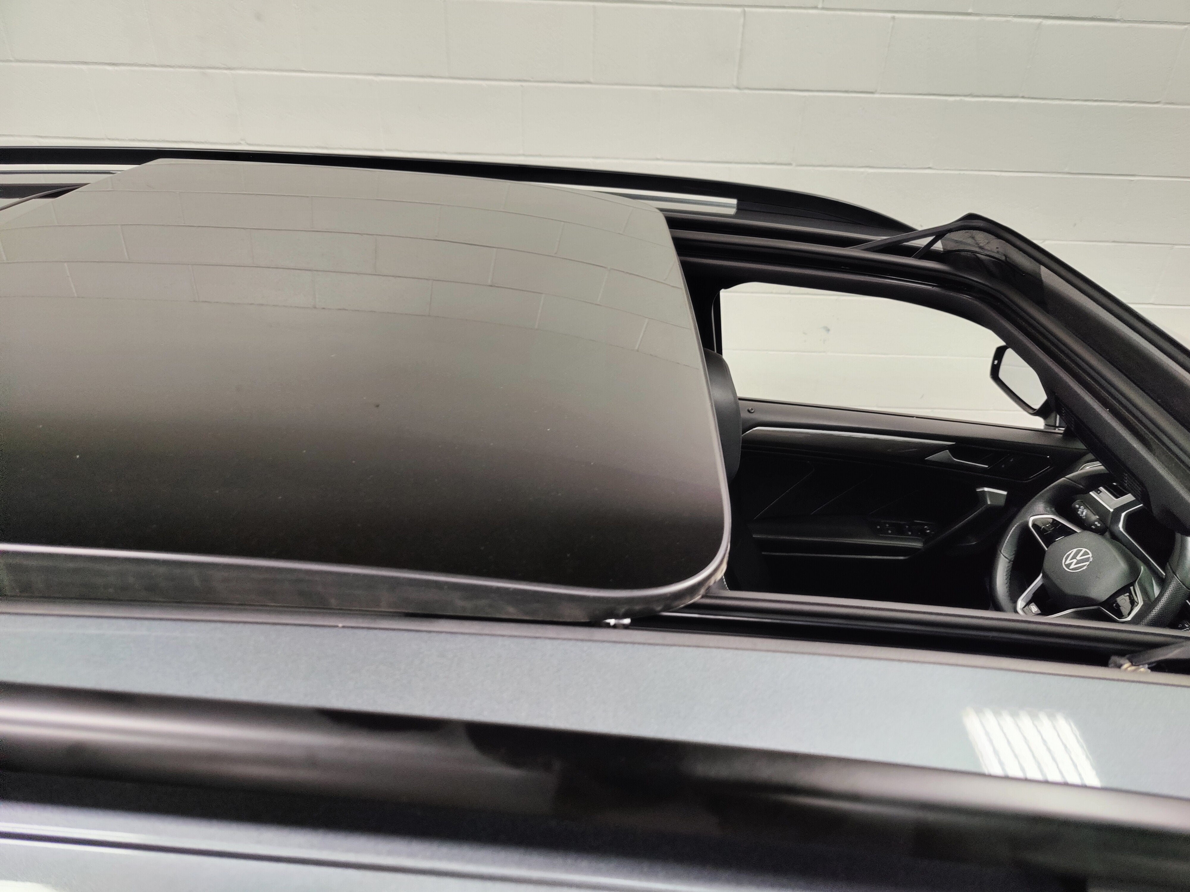2023 Volkswagen Tiguan SE R-Line Black AWD w/Sunroof