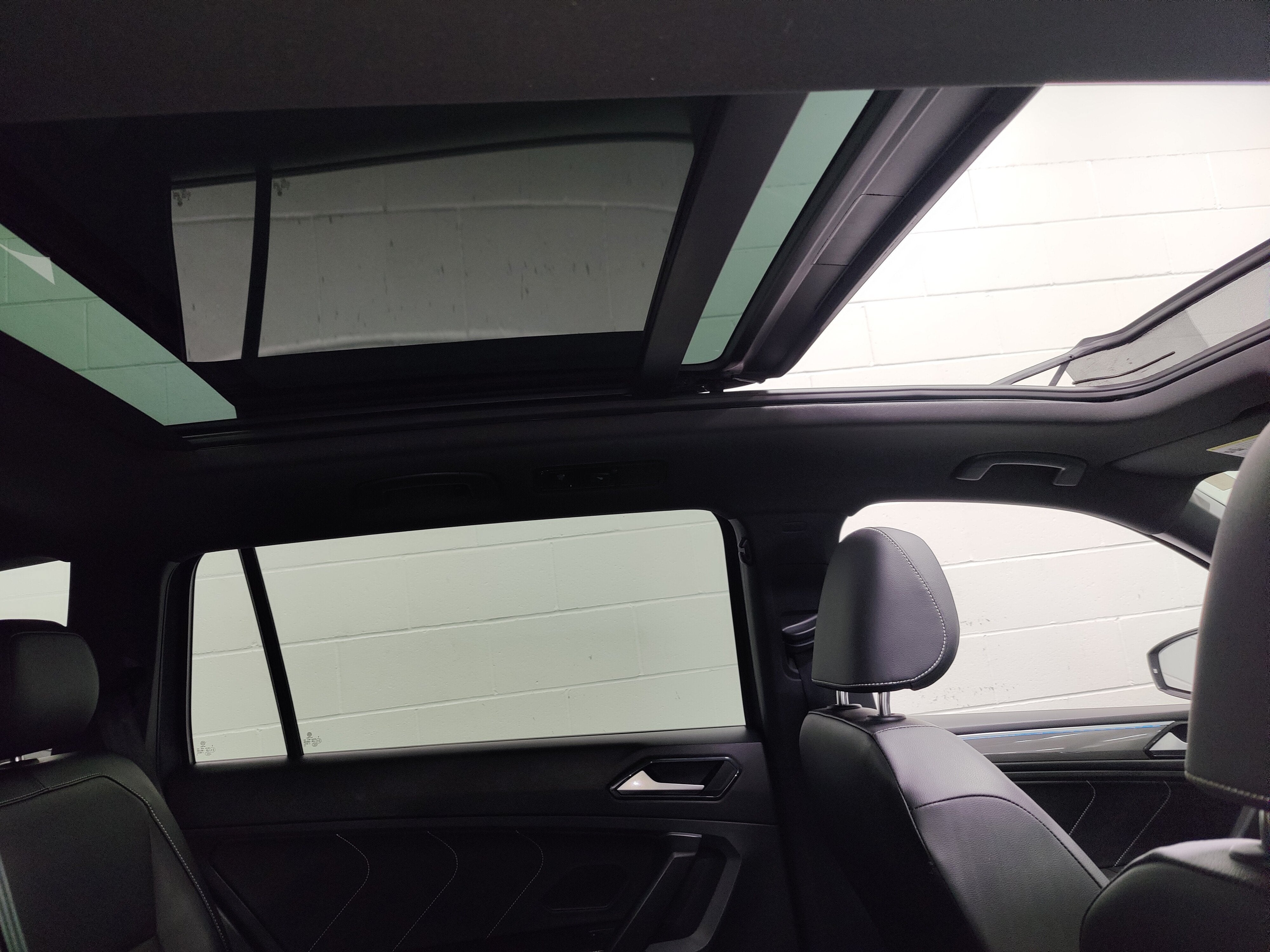 2023 Volkswagen Tiguan SE R-Line Black AWD w/Sunroof