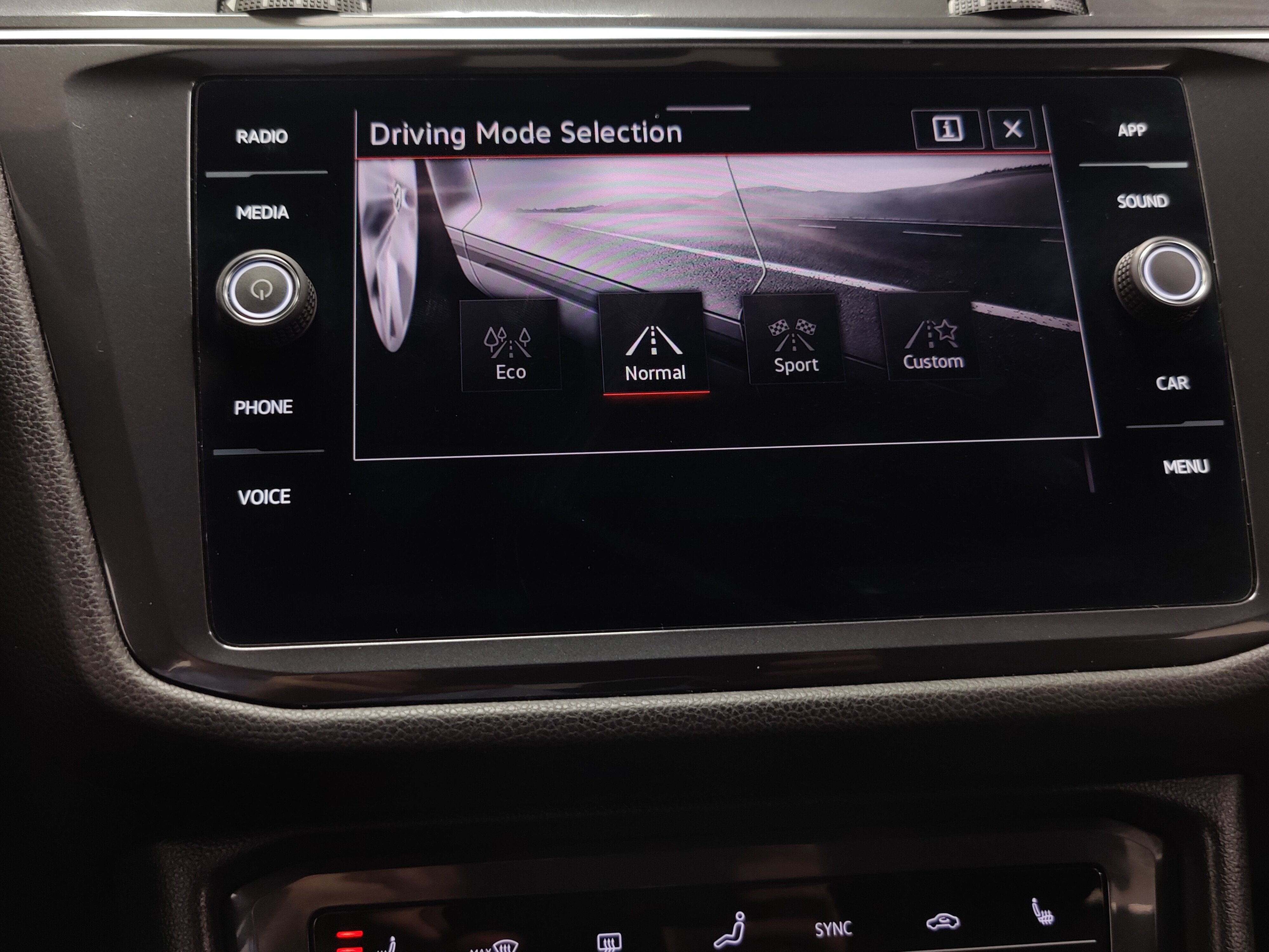 2022 Volkswagen Tiguan SE R-Line Black AWD w/Sunroof
