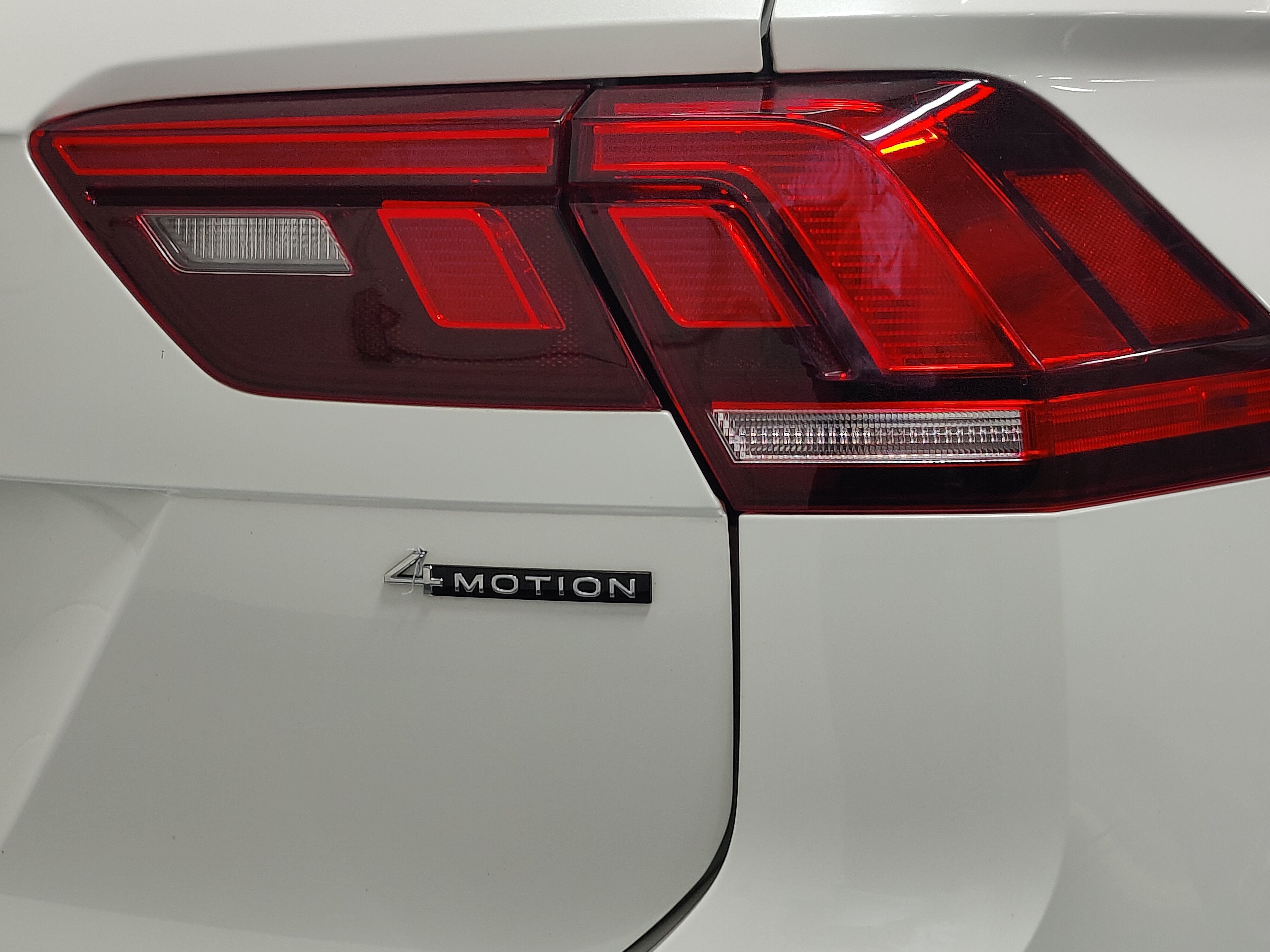 2022 Volkswagen Tiguan SE R-Line Black AWD w/Sunroof