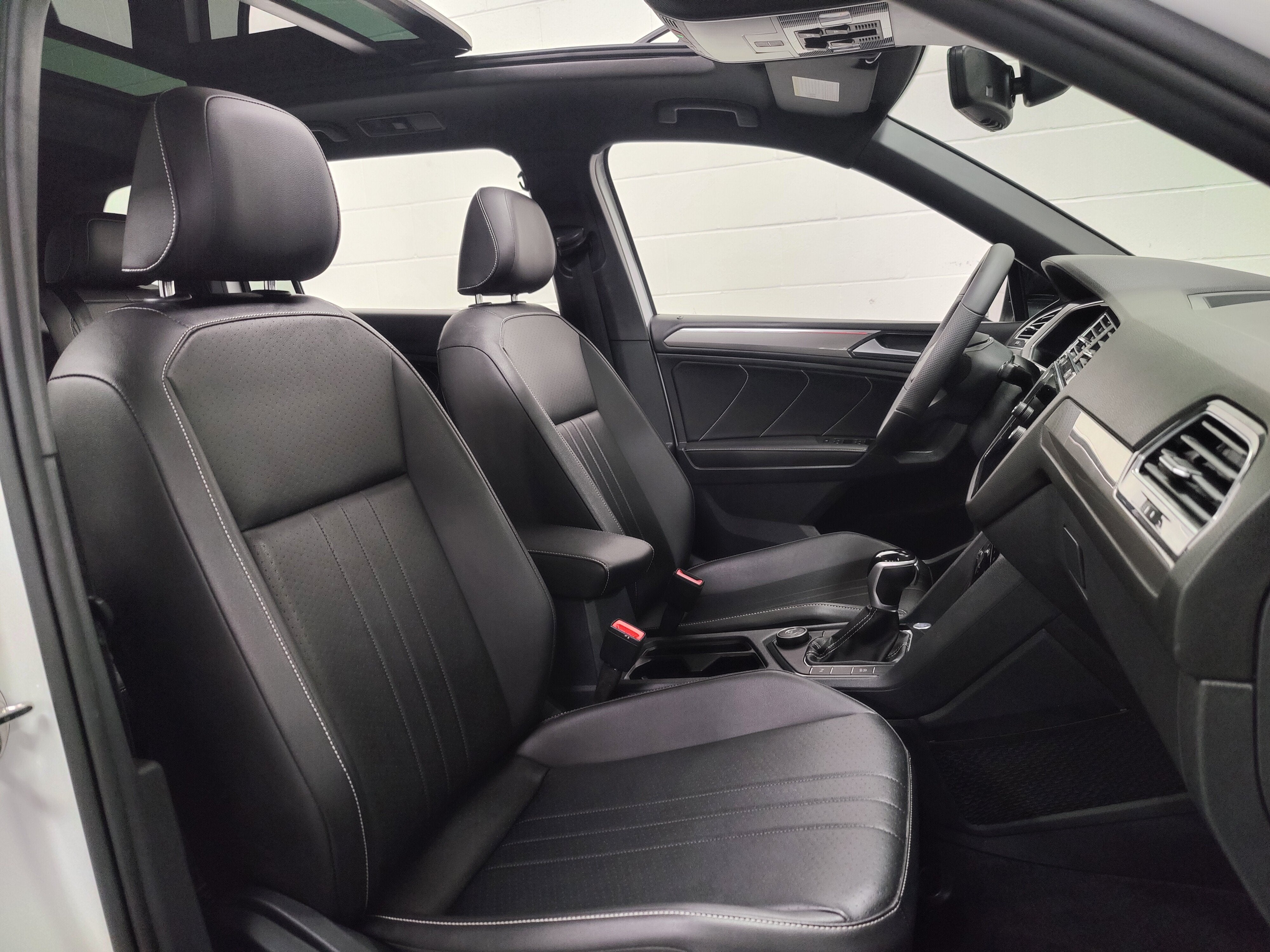 2022 Volkswagen Tiguan SE R-Line Black AWD w/Sunroof