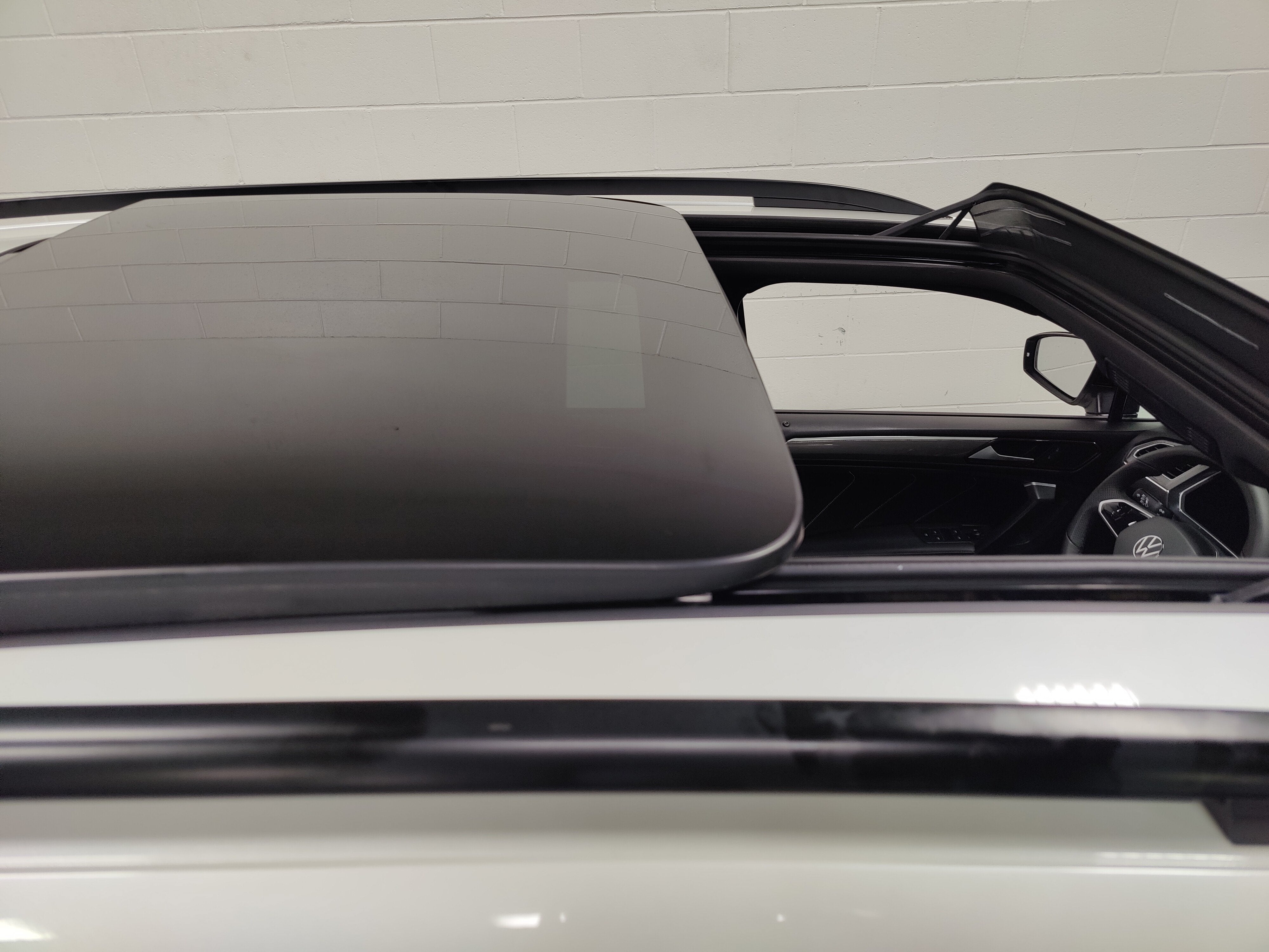 2022 Volkswagen Tiguan SE R-Line Black AWD w/Sunroof
