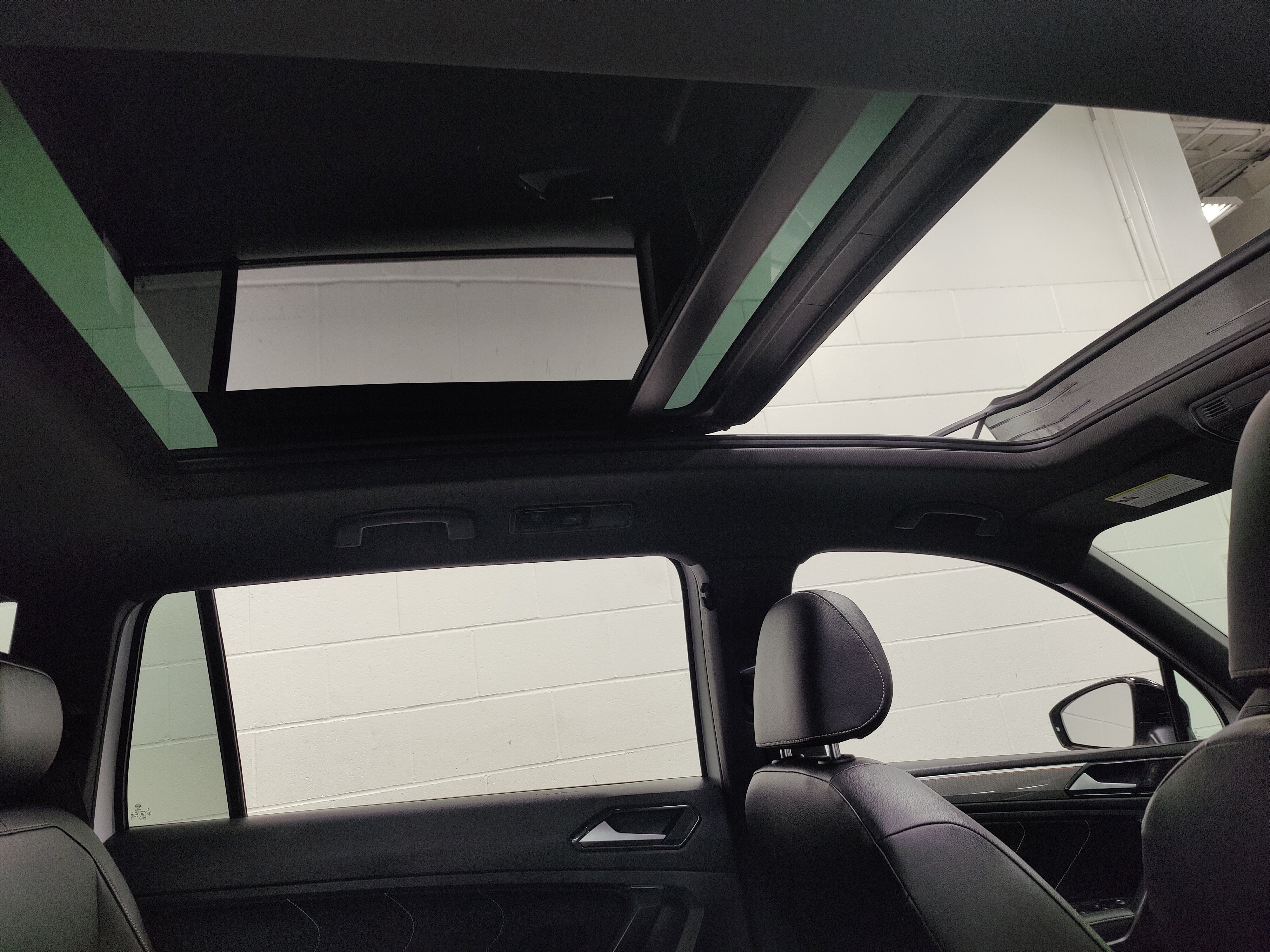 2022 Volkswagen Tiguan SE R-Line Black AWD w/Sunroof