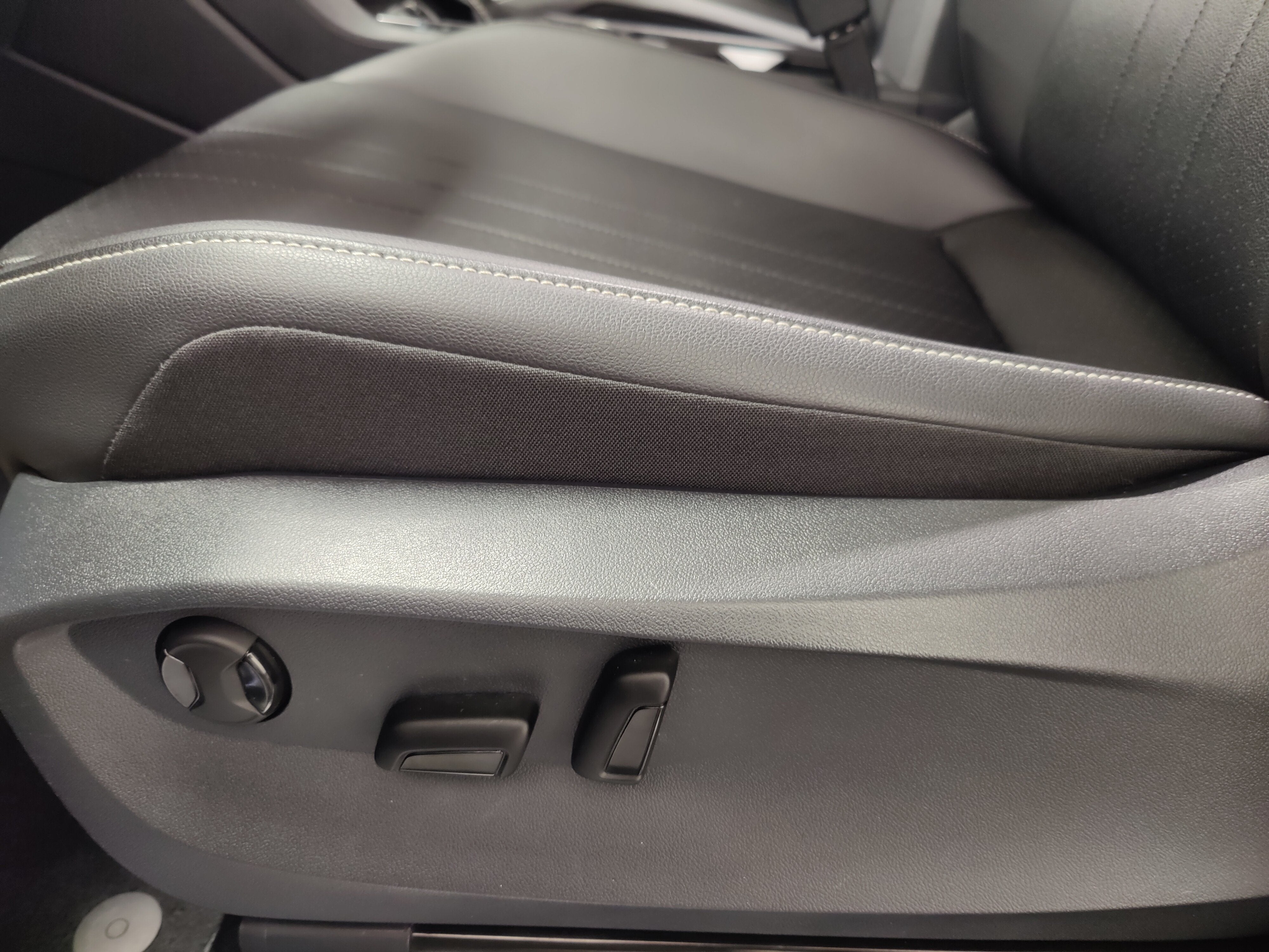 2024 Volkswagen Tiguan SE R-Line Black AWD w/Sunroof