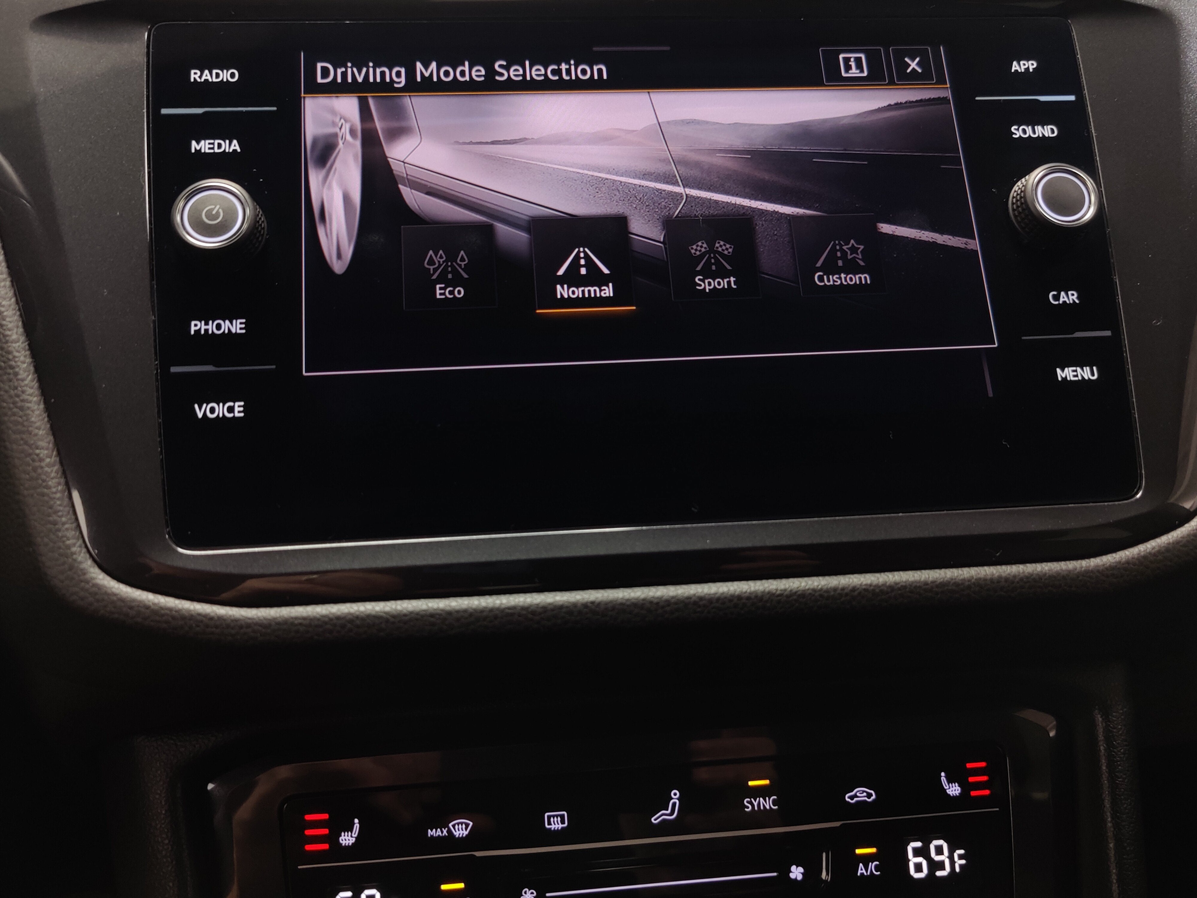 2024 Volkswagen Tiguan SE R-Line Black AWD w/Sunroof