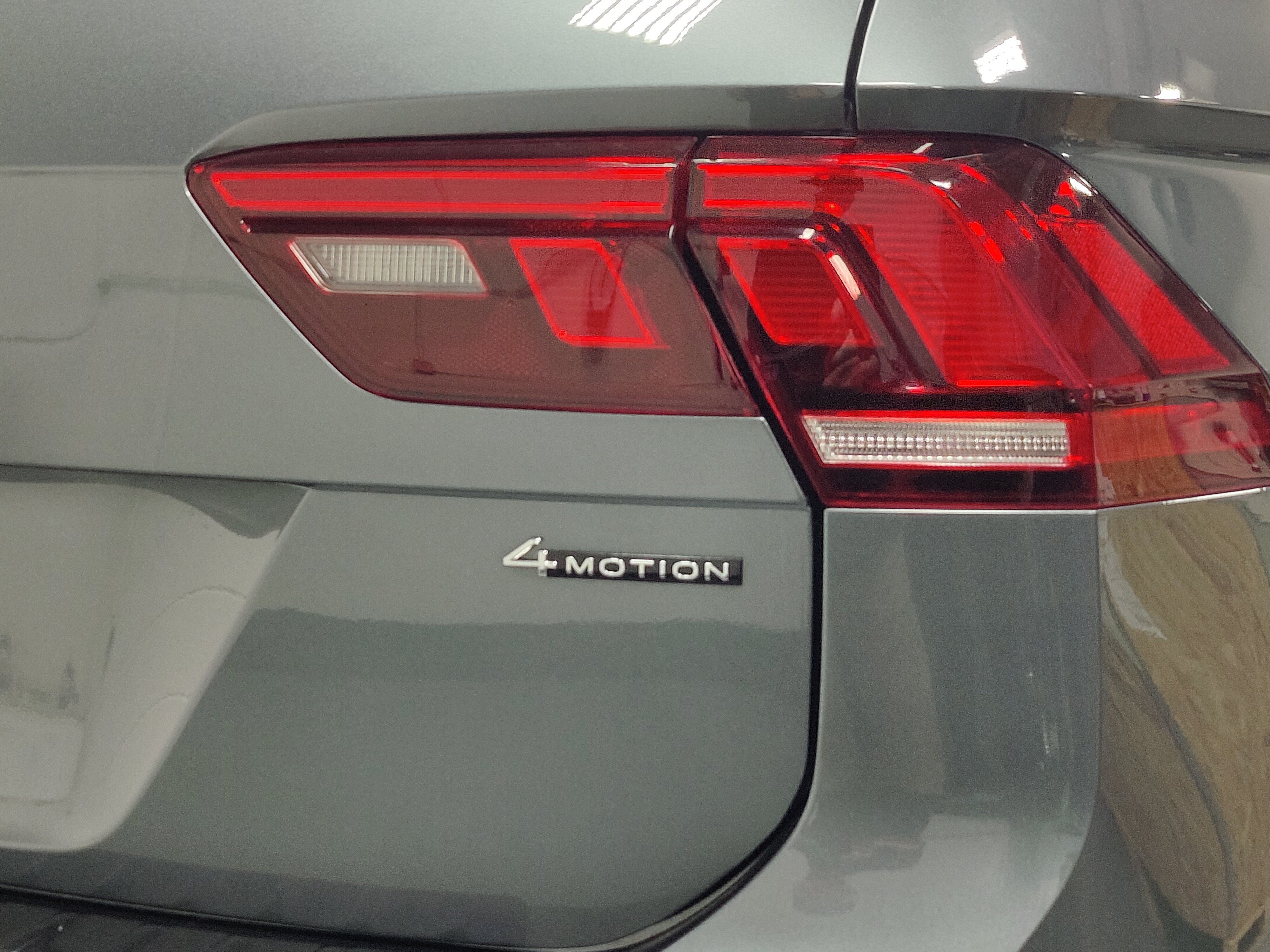 2024 Volkswagen Tiguan SE R-Line Black AWD w/Sunroof