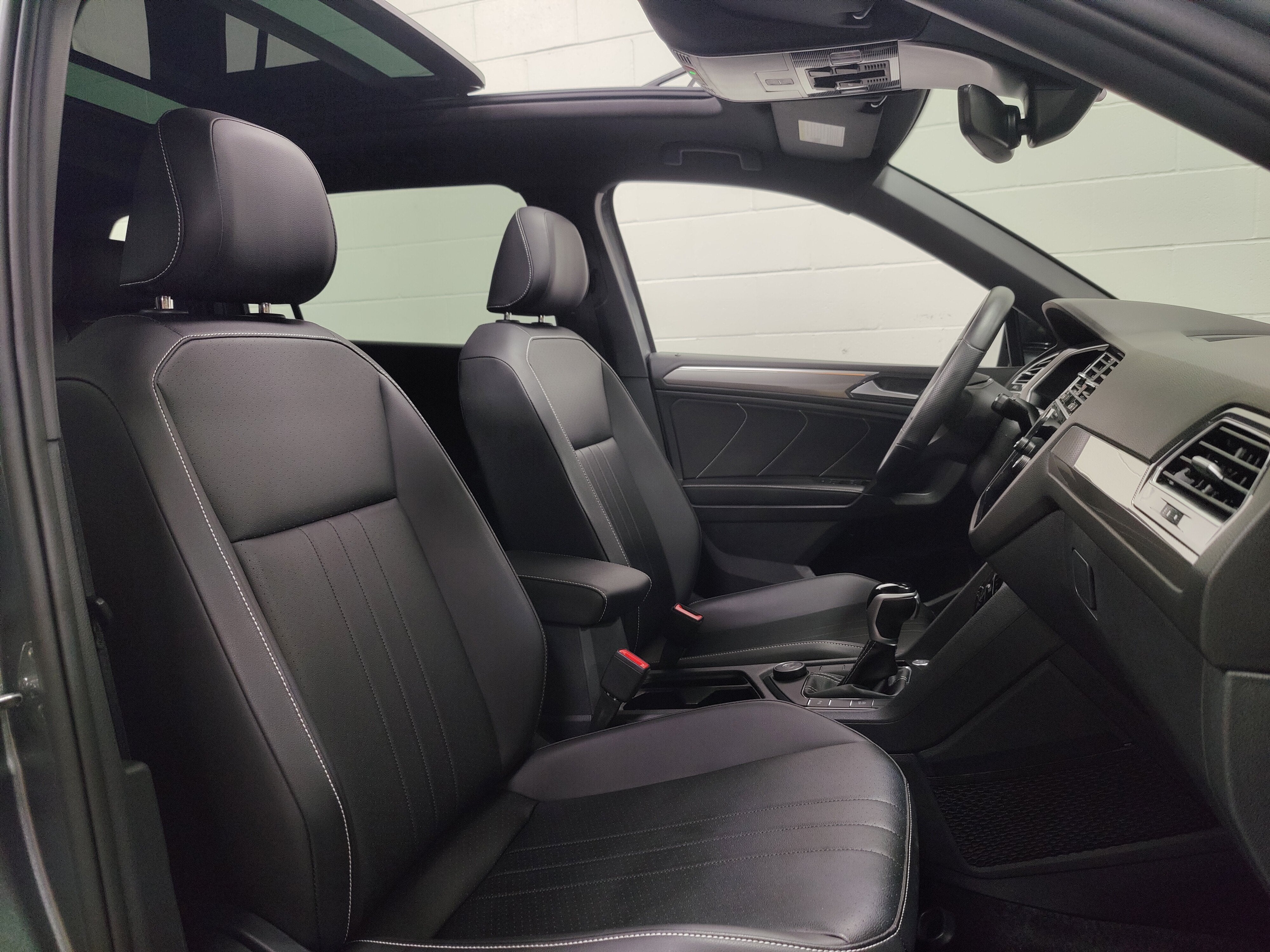 2024 Volkswagen Tiguan SE R-Line Black AWD w/Sunroof