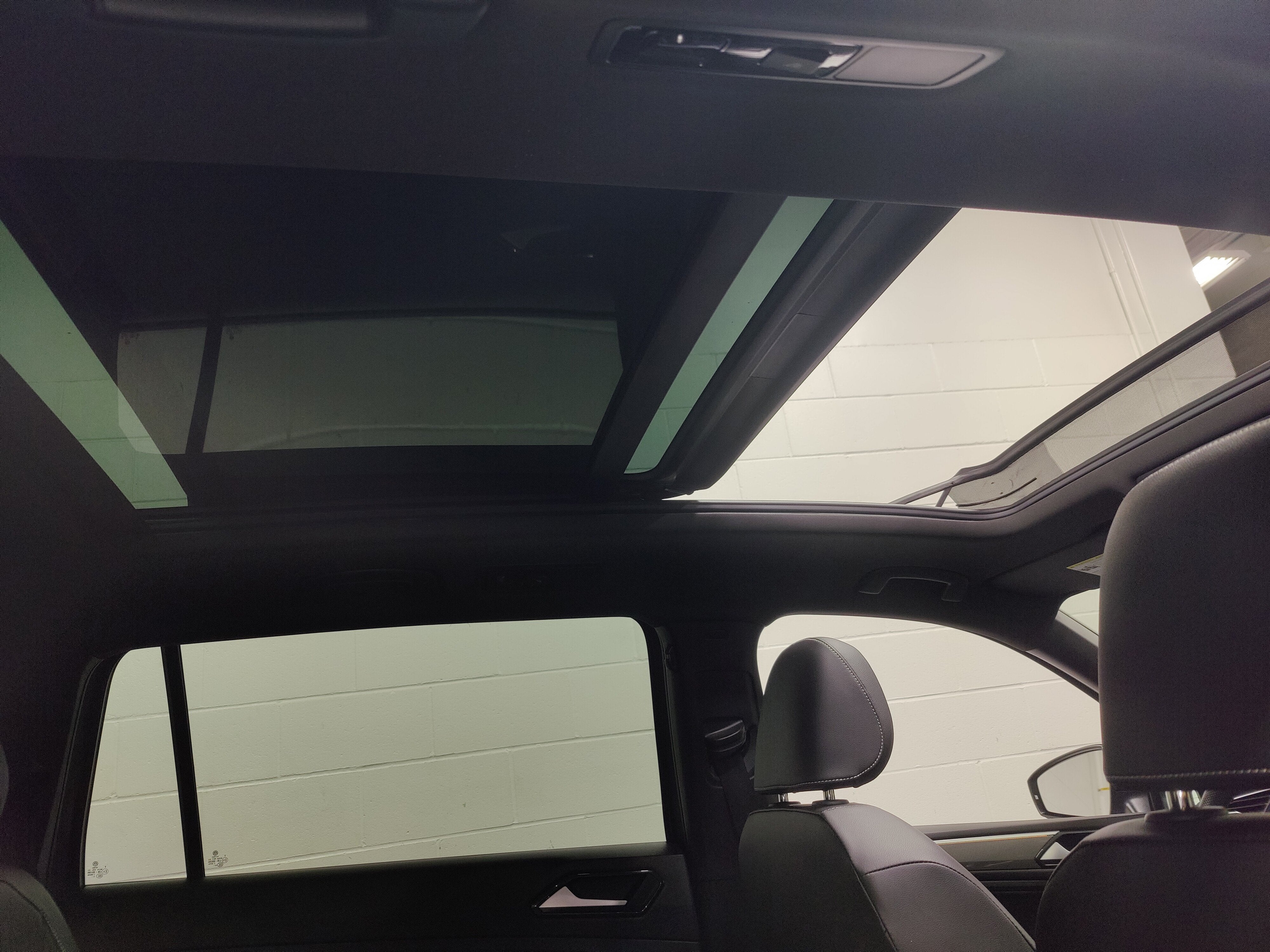 2024 Volkswagen Tiguan SE R-Line Black AWD w/Sunroof