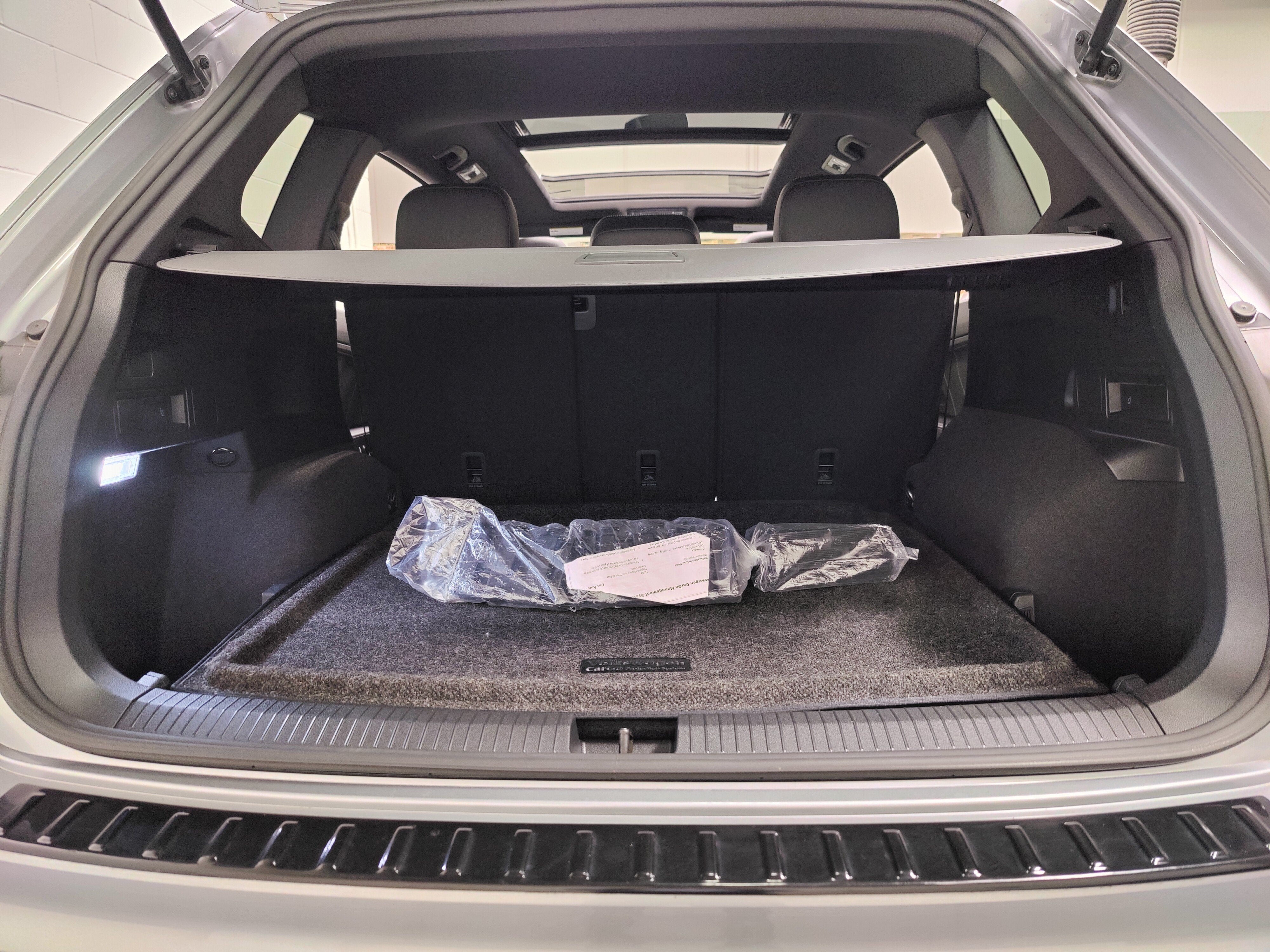 2023 Volkswagen Tiguan AWD SE R-Line Black w/Sunroof