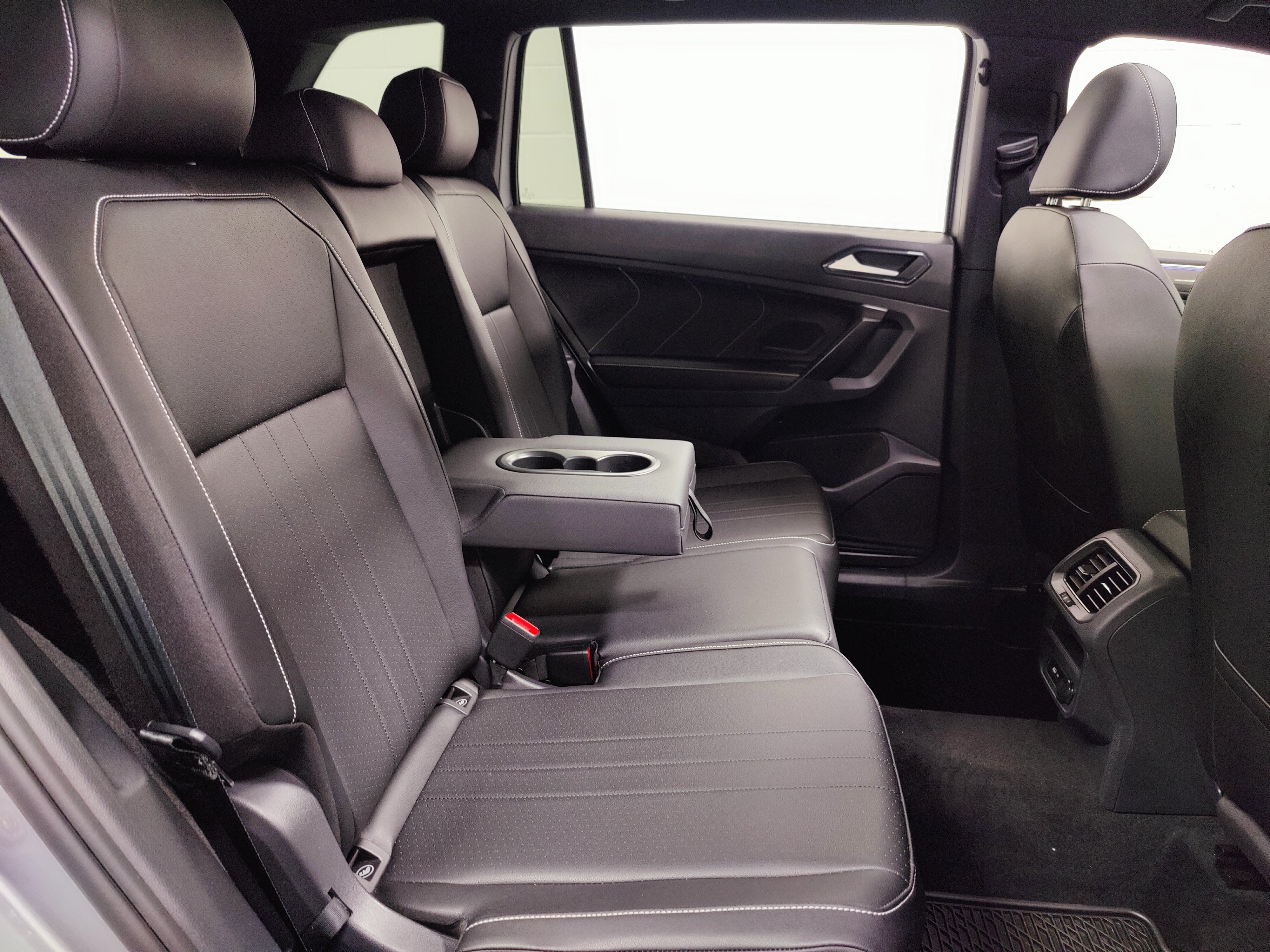 2023 Volkswagen Tiguan AWD SE R-Line Black w/Sunroof