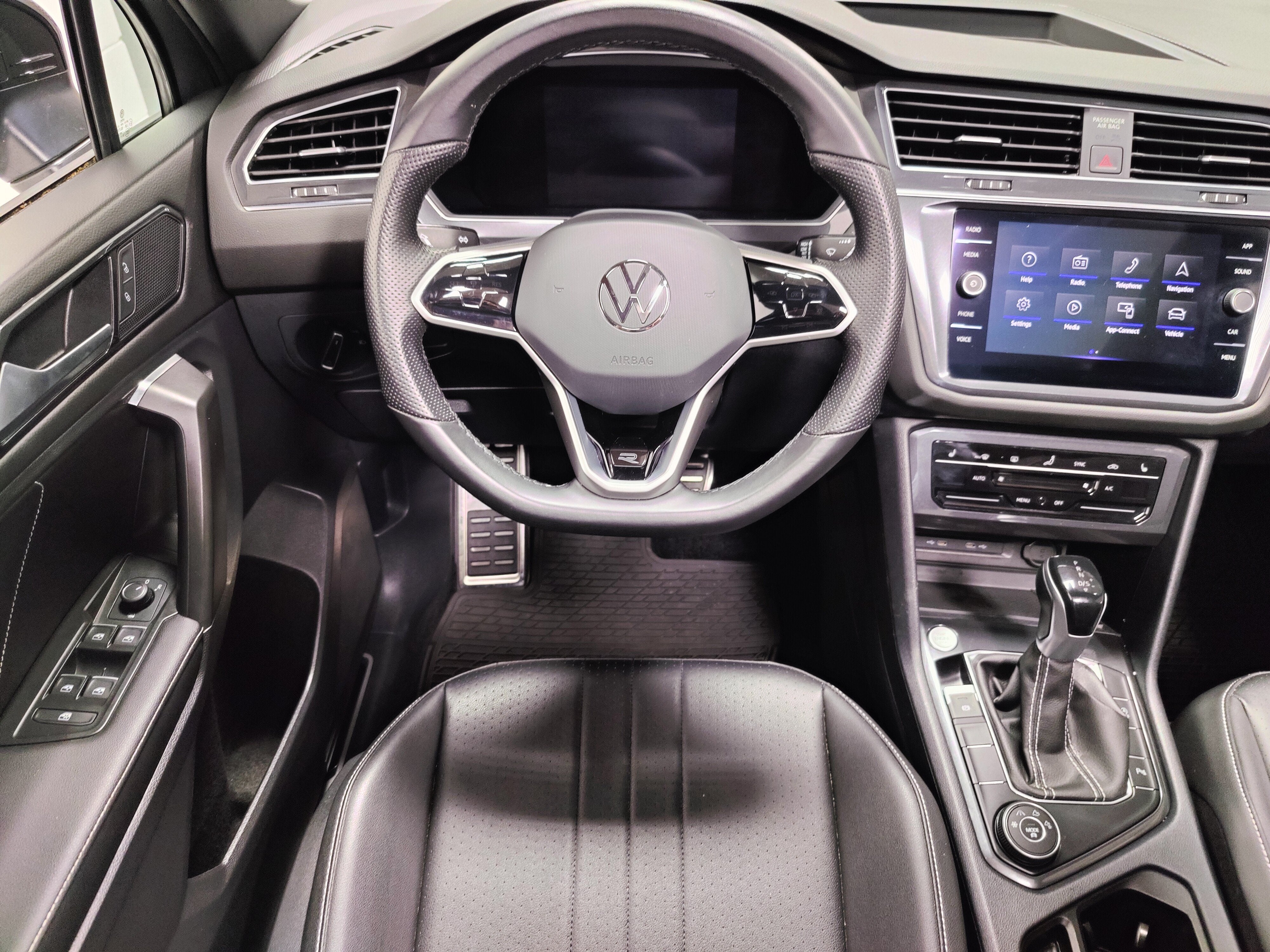 2023 Volkswagen Tiguan AWD SE R-Line Black w/Sunroof