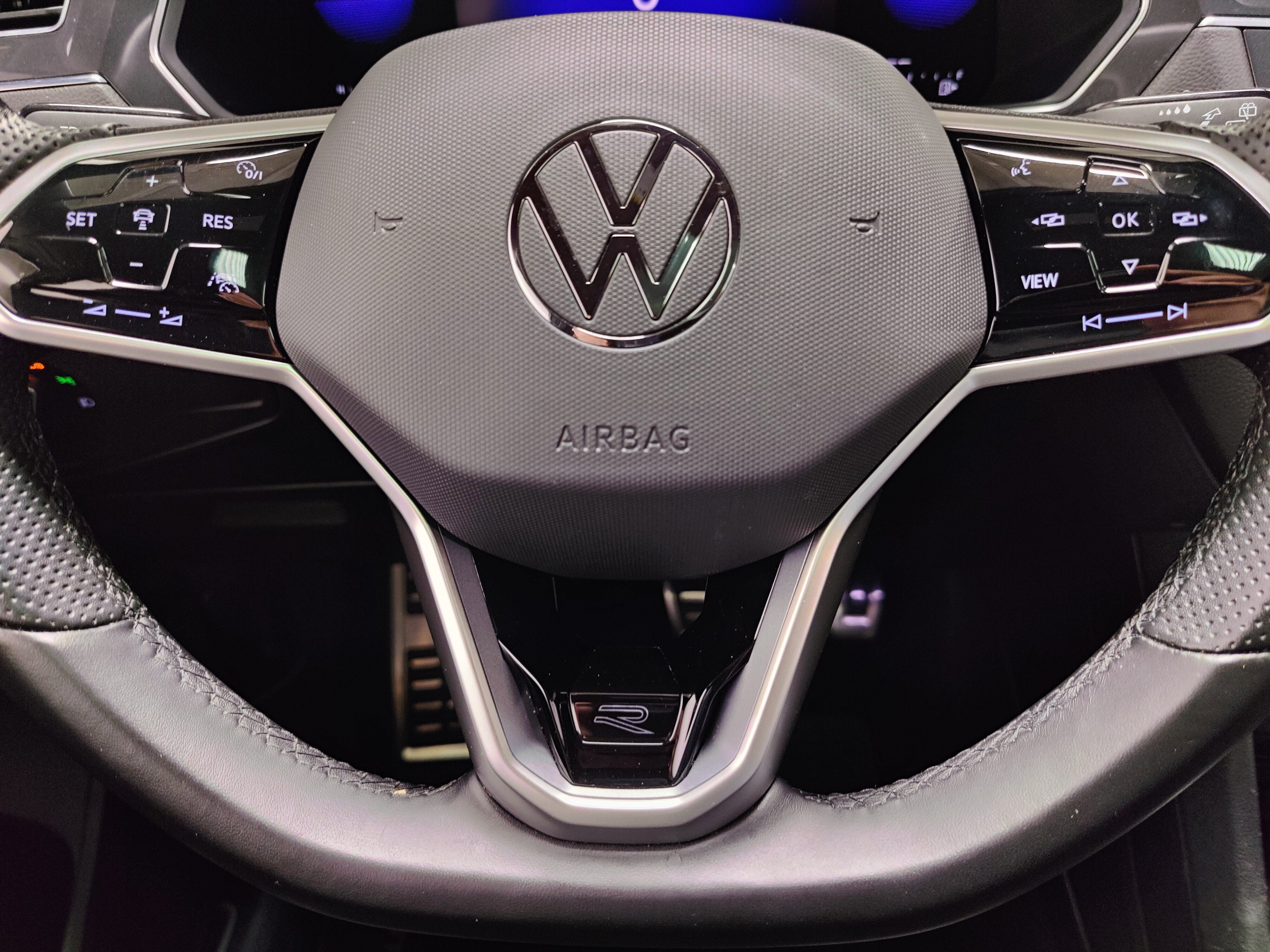 2023 Volkswagen Tiguan AWD SE R-Line Black w/Sunroof